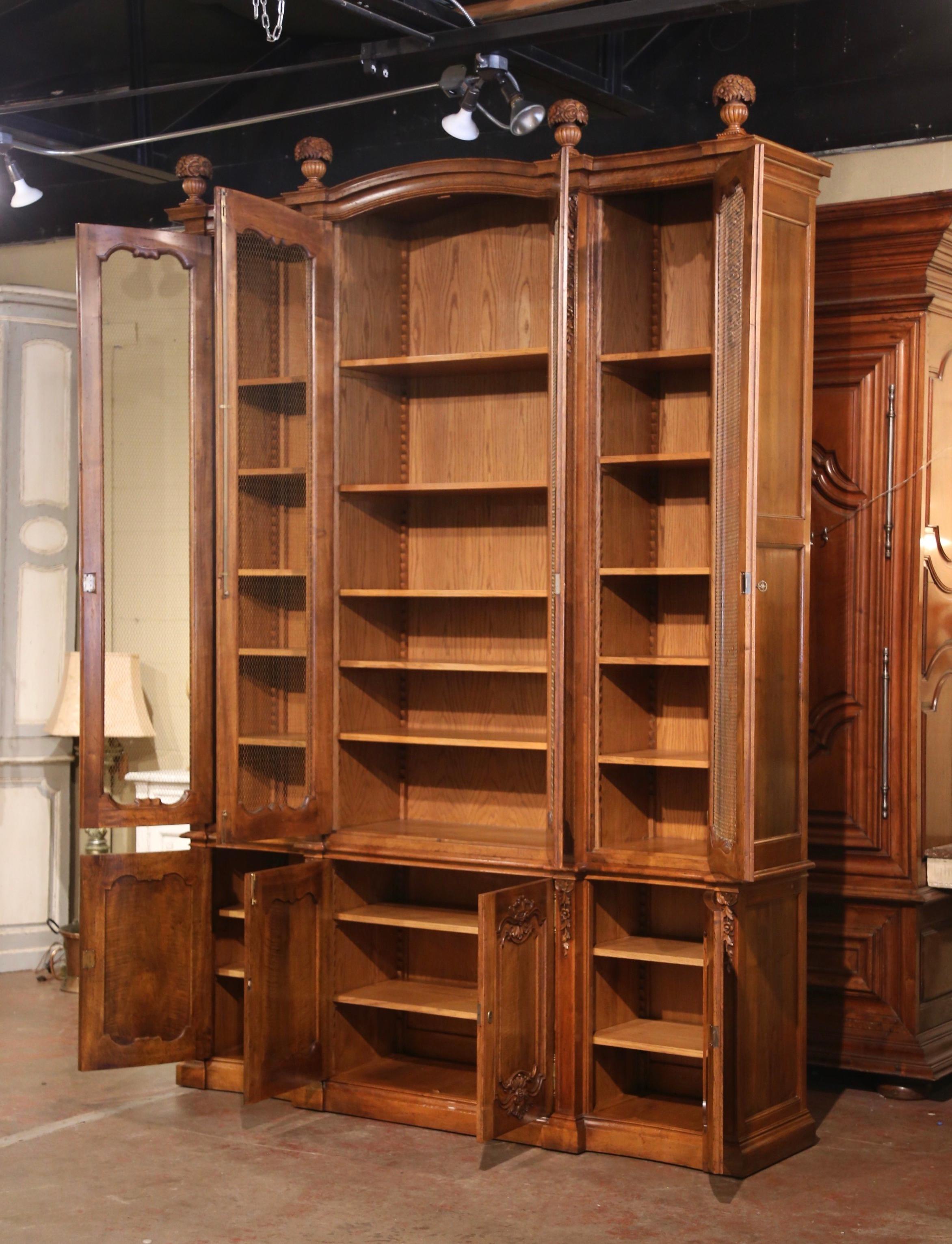 French Louis XIV Carved Walnut and Wire Four-Door Bookcase Cabinet For Sale 4
