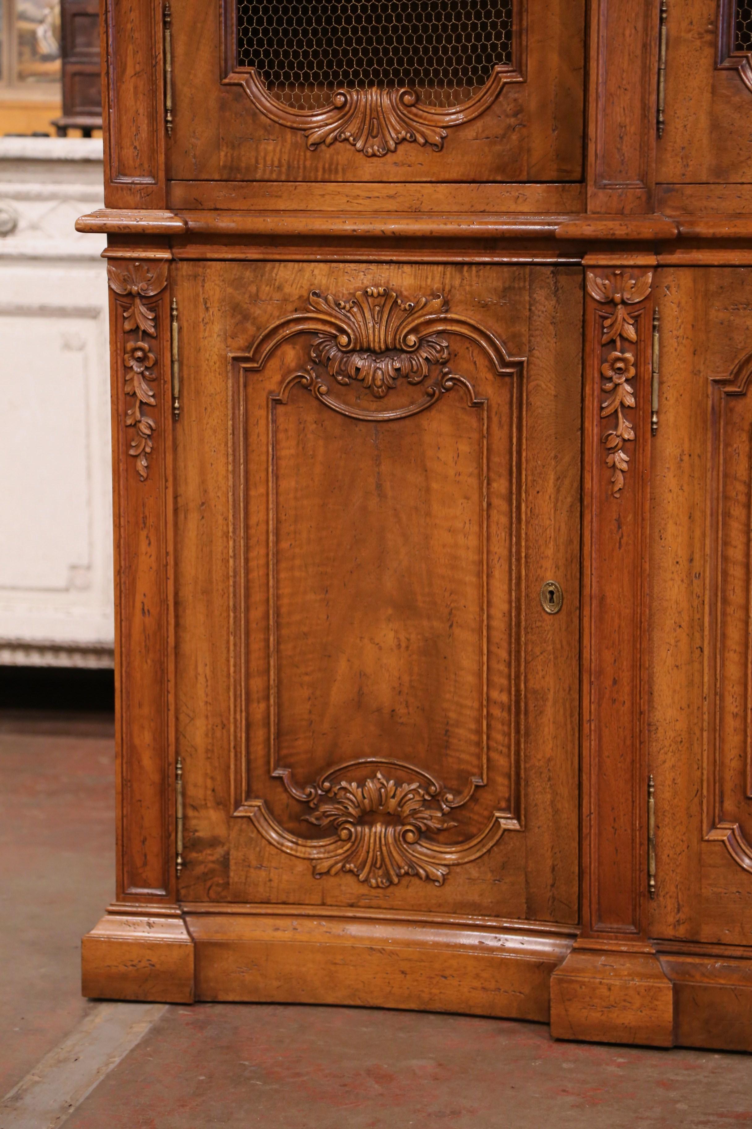 French Louis XIV Carved Walnut and Wire Four-Door Bookcase Cabinet For Sale 2