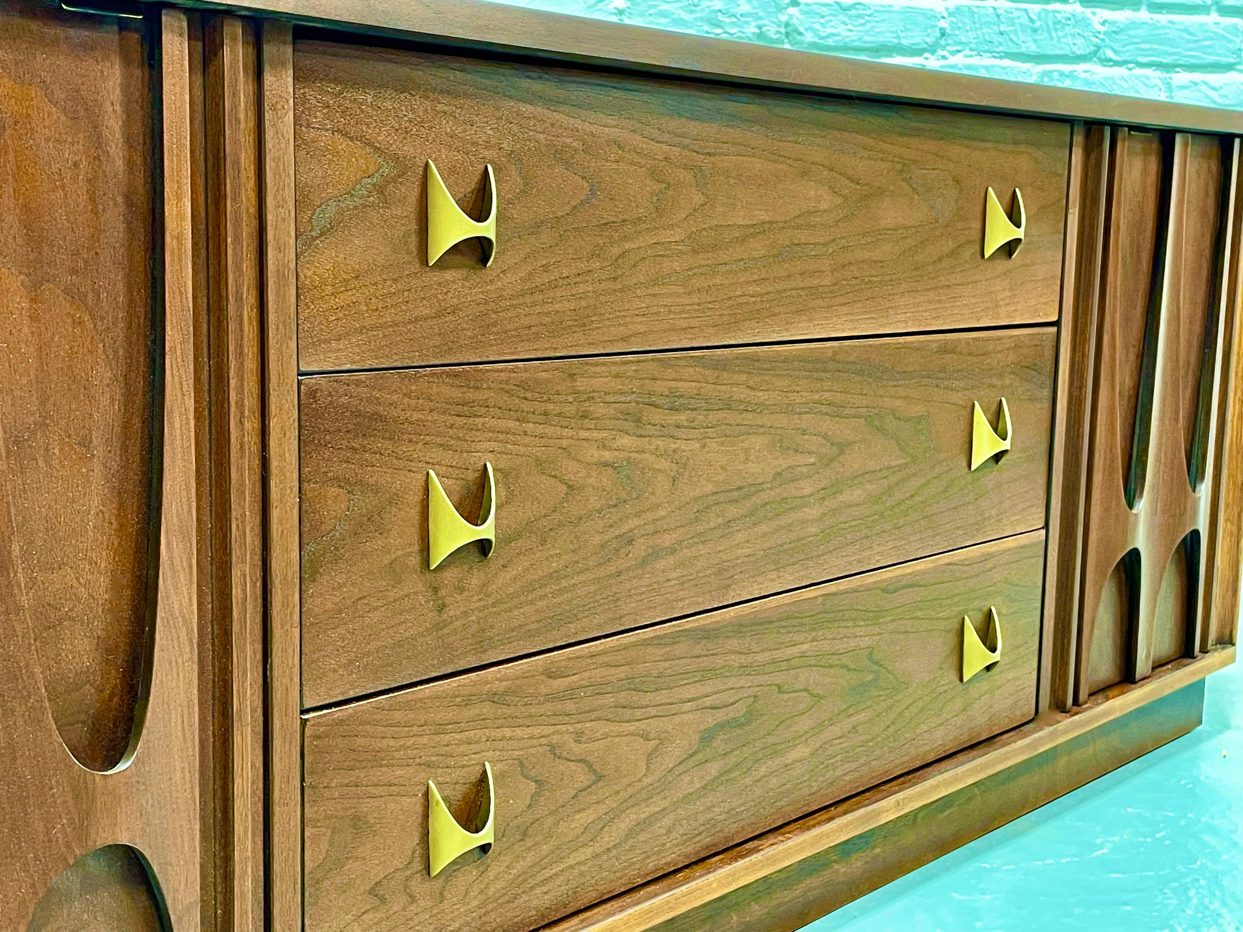 MONUMENTAL Mid Century Modern Broyhill BRASILIA Long DRESSER / Credenza, c. 1960 7