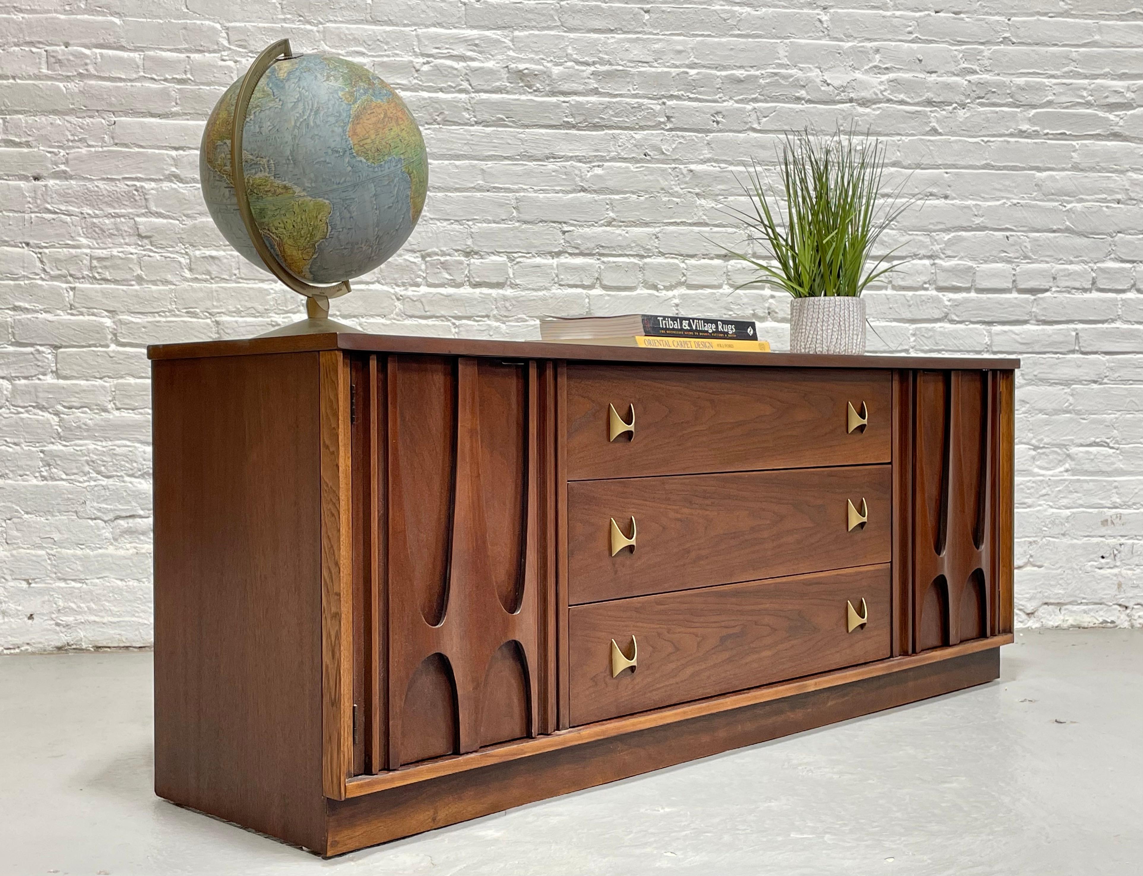 MONUMENTAL Mid Century Modern Broyhill BRASILIA Long DRESSER / Credenza, c. 1960 In Good Condition In Weehawken, NJ