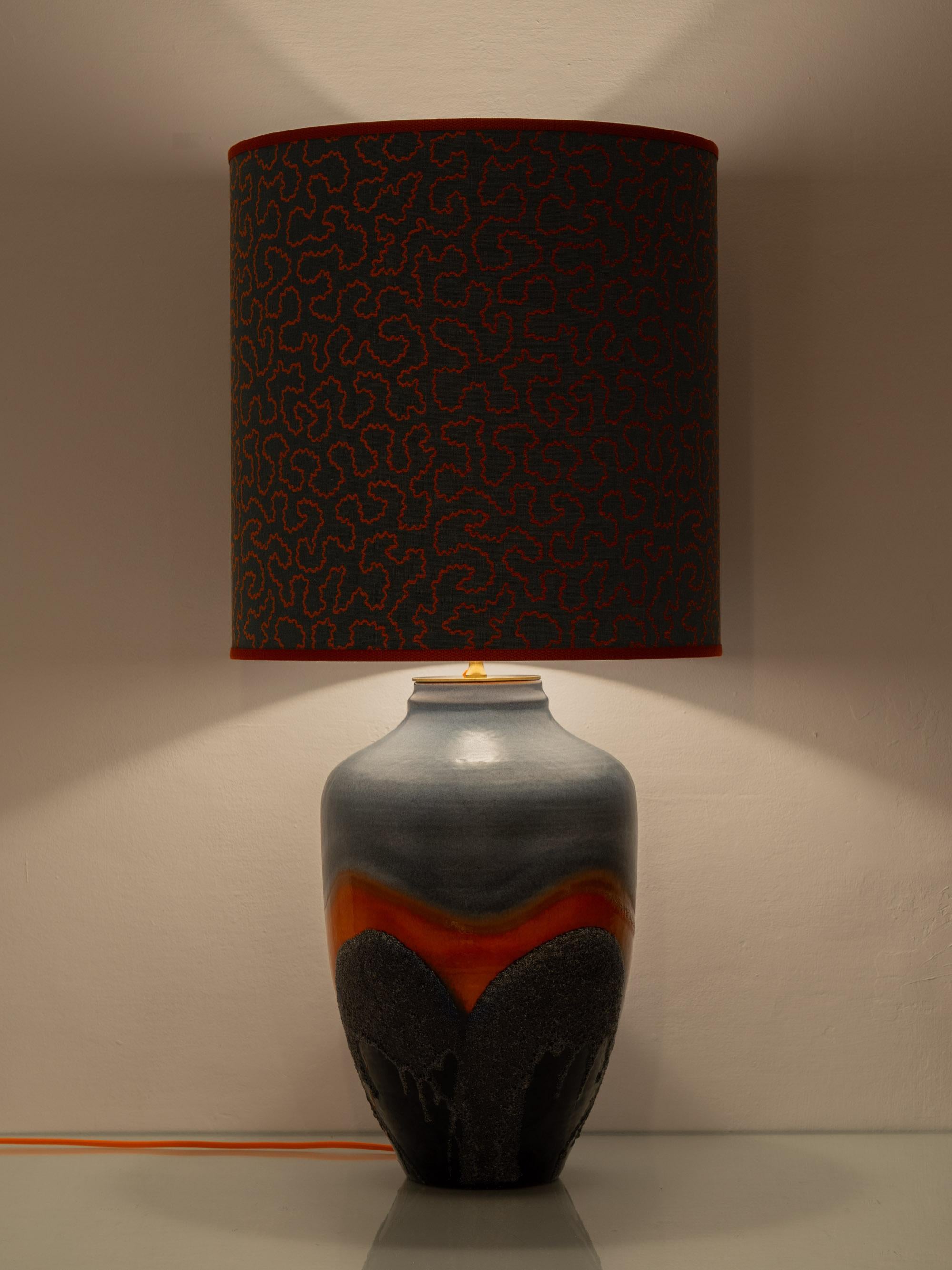 Monumentale lampada da tavolo in ceramica con smalto lavico di Carstens Tönnieshof, di metà secolo. in vendita 9