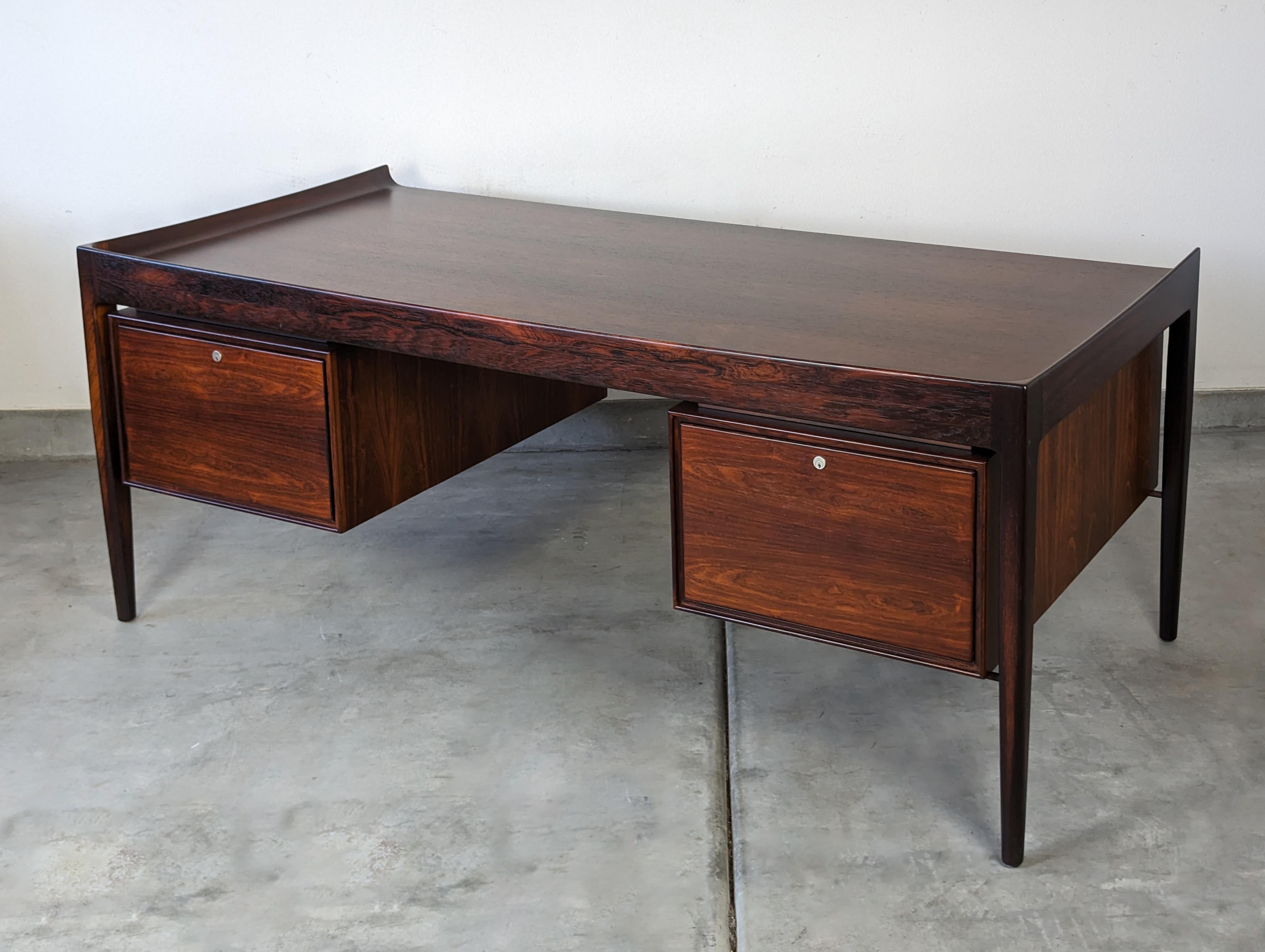 Monumental Mid Century Modern Executive Rosewood Scandinavian Desk, c1960s For Sale 1