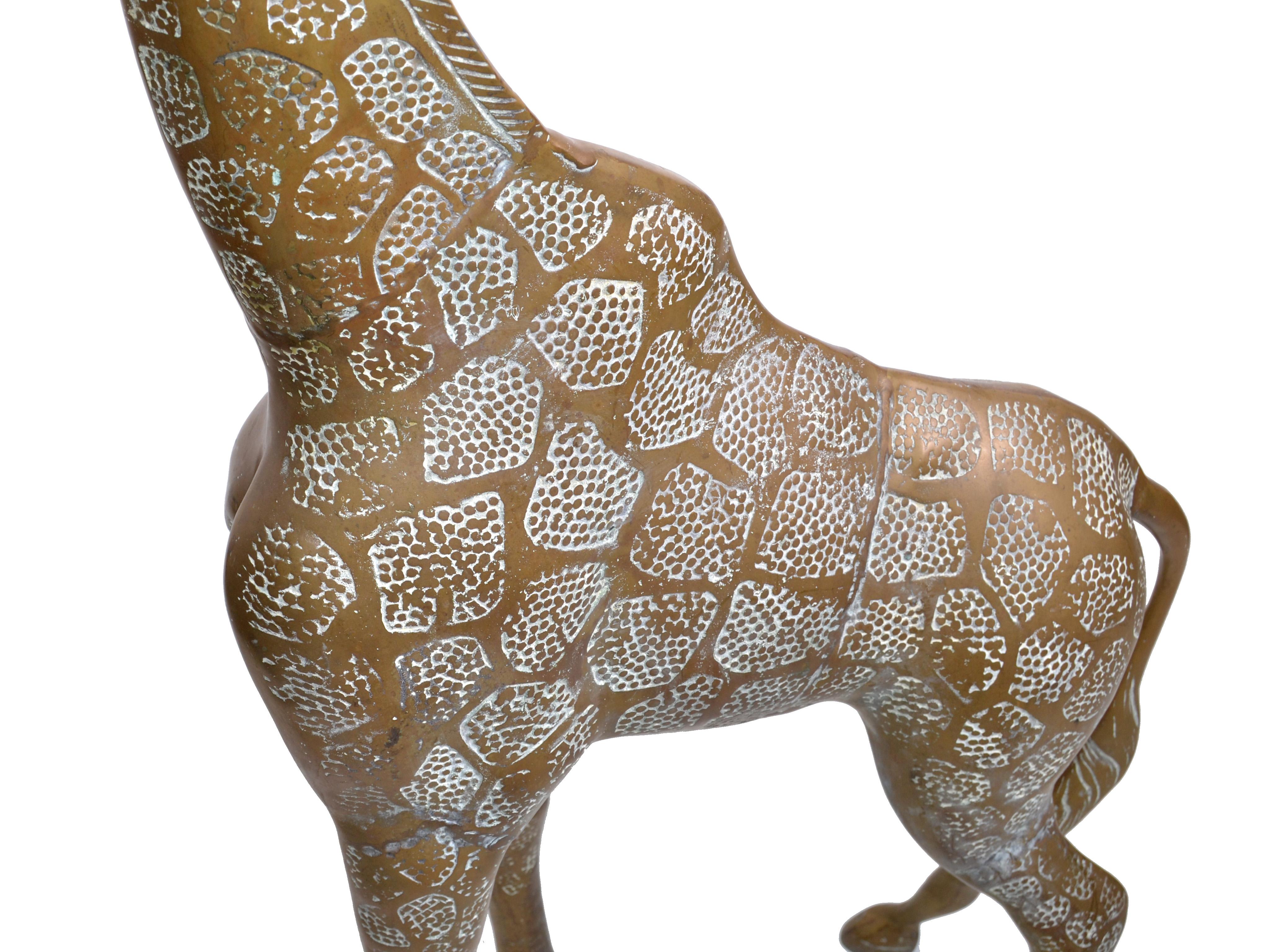 Monumental Mid-Century Modern Handcrafted Brass Bronze Giraffe Animal Sculpture In Good Condition For Sale In Miami, FL