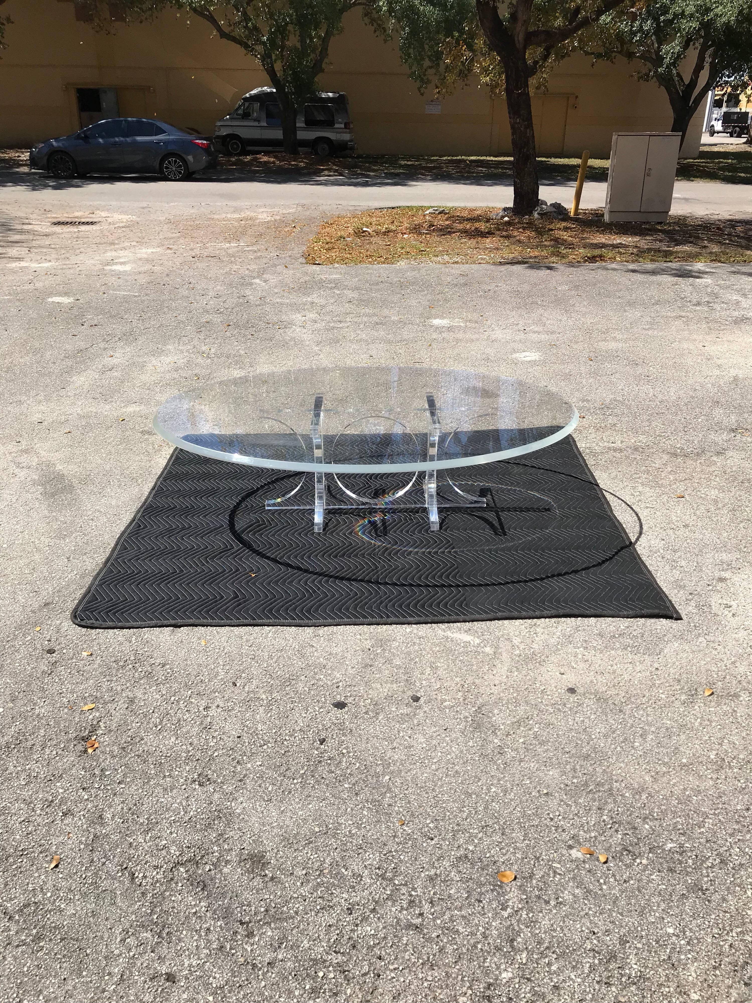 Monumental Mid-Century Modern Oval Lucite Cocktail Table or Coffee Table In Good Condition In Hialeah, FL
