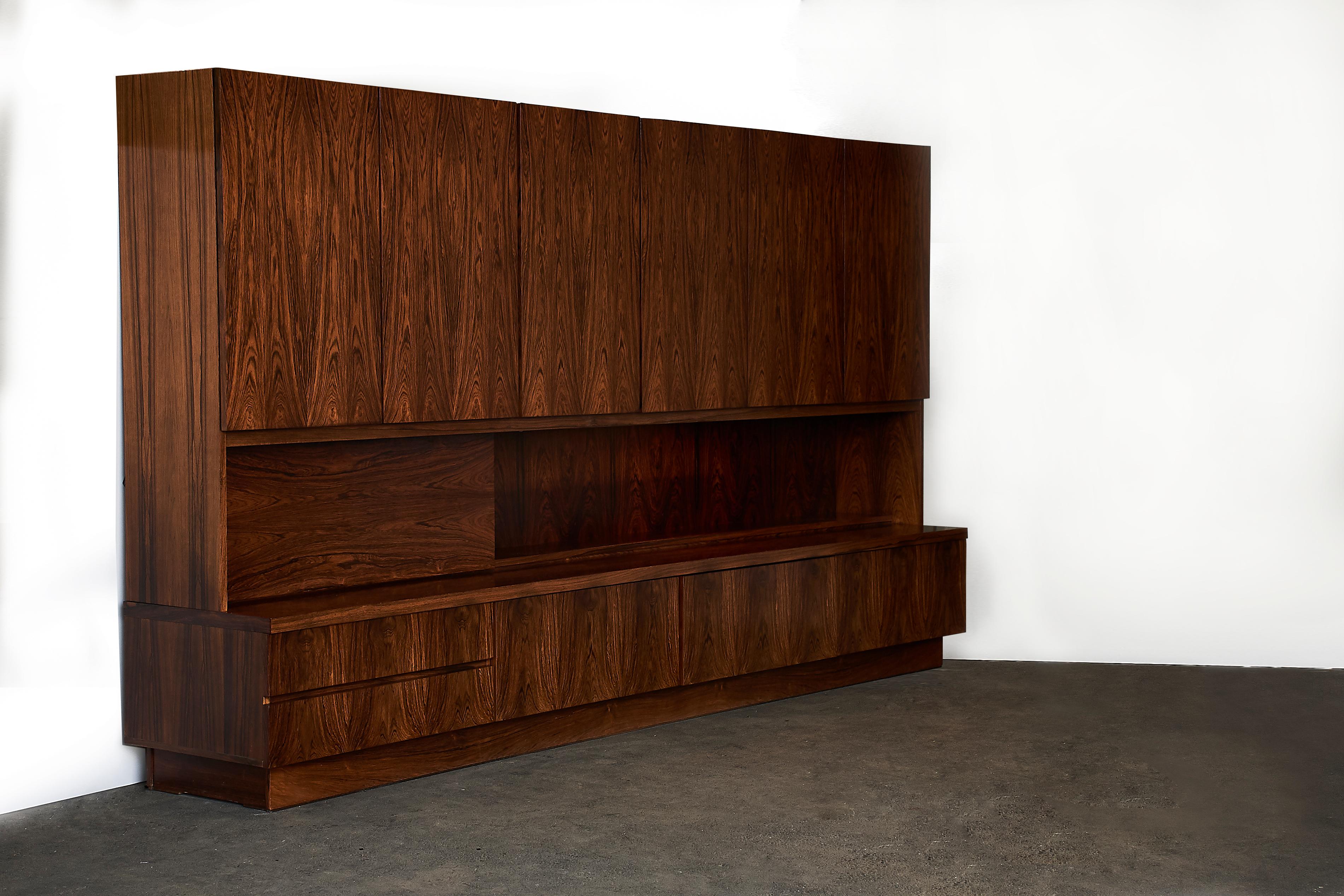 Mid-Century Modern Monumental Mid-Century Crescendo Bookmatched Rosewood Bar Cabinet Wall Unit For Sale