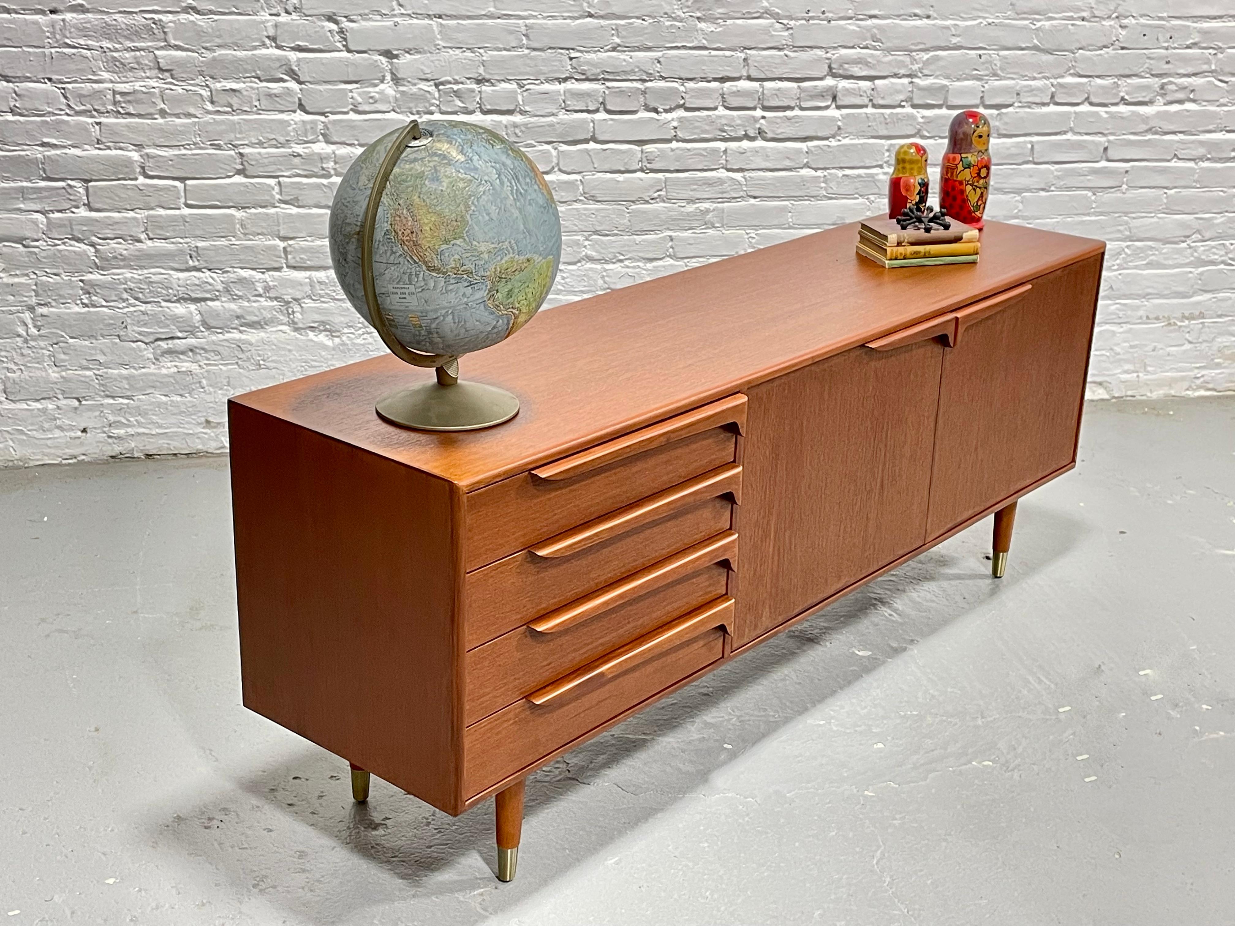 Supporto multimediale MONUMENTALE in stile Mid Century Modern in teak CREDENZA in vendita 2