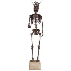 Monumentale schmiedeeiserne Skelton-Statue aus der Jahrhundertmitte