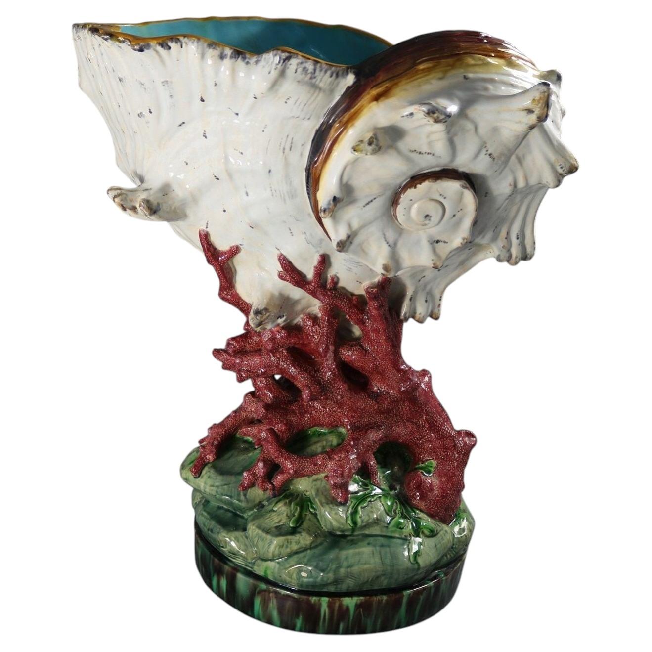 Giardinière monumentale in maiolica Minton a forma di conchiglia in vendita