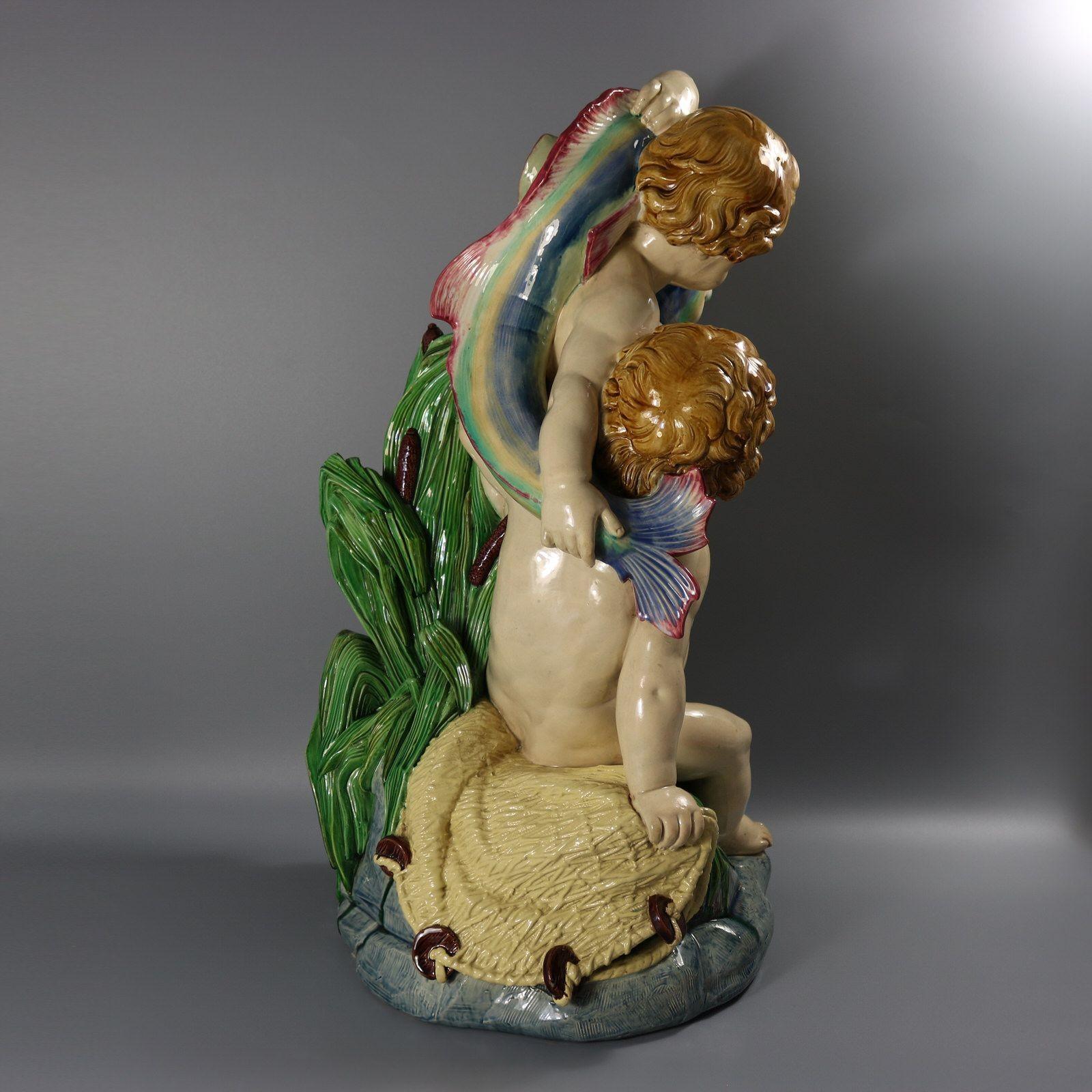 Fontaine monumentale en majolique de Minton avec putti et dauphin en vente 5