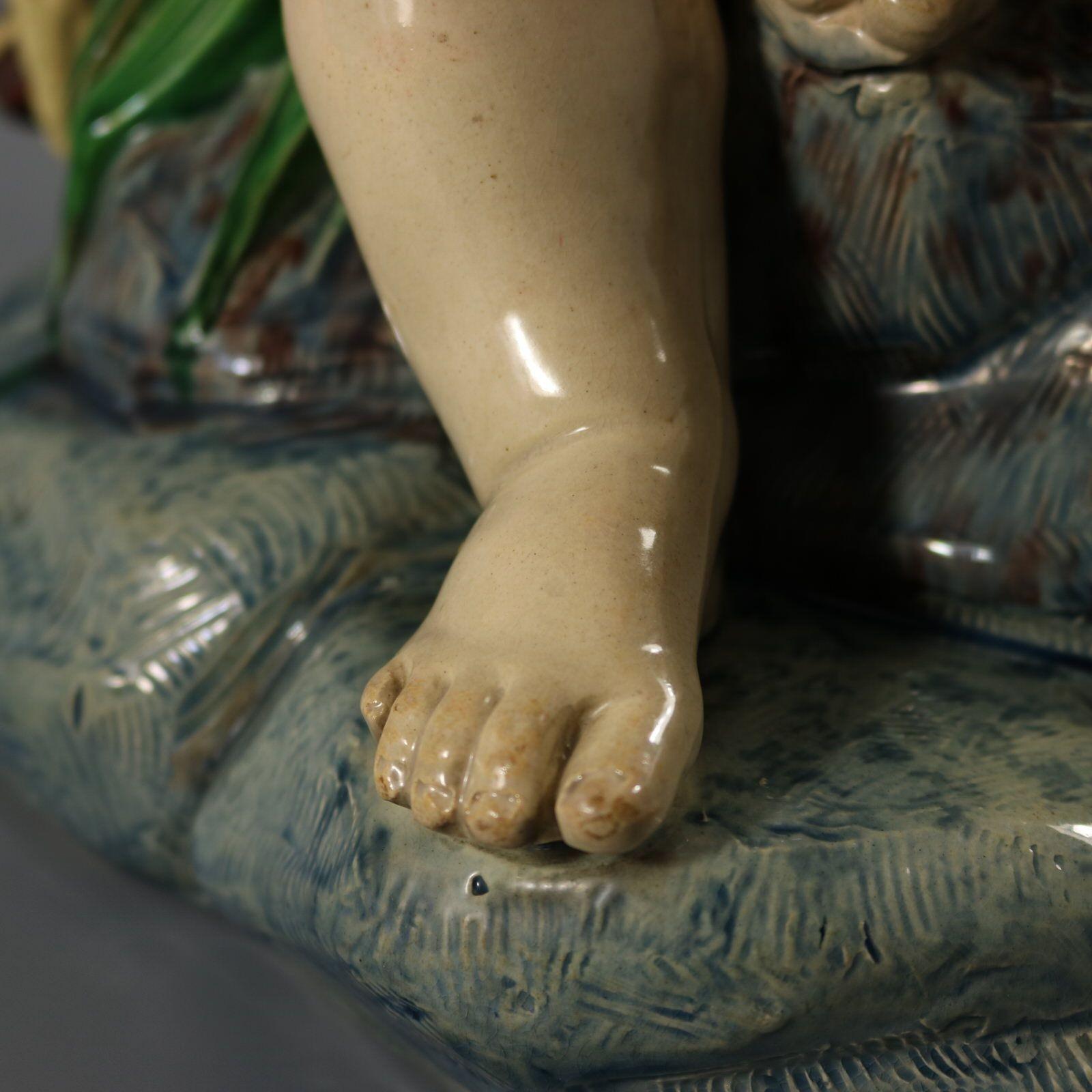 Fontaine monumentale en majolique de Minton avec putti et dauphin en vente 11