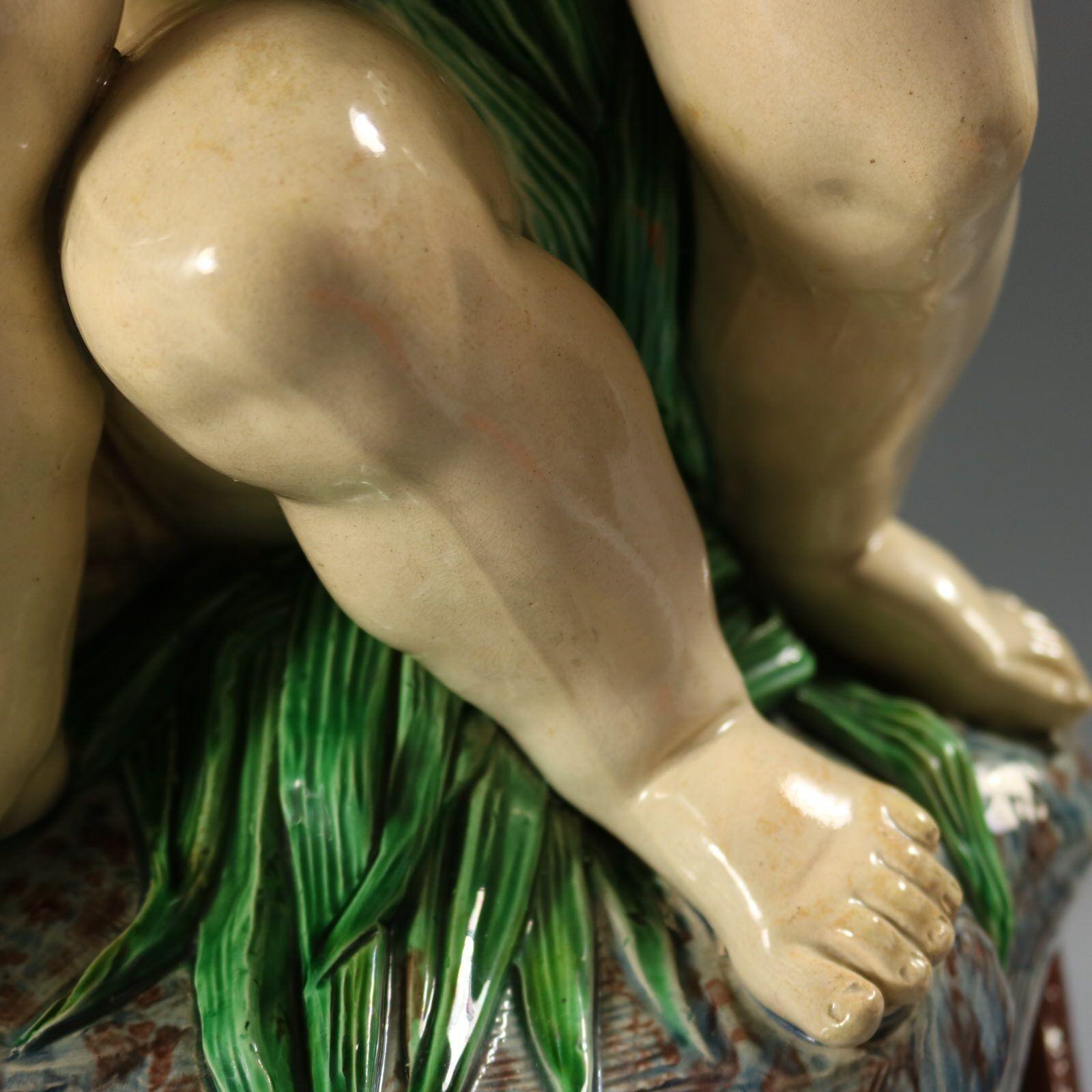 Fontaine monumentale en majolique de Minton avec putti et dauphin en vente 12