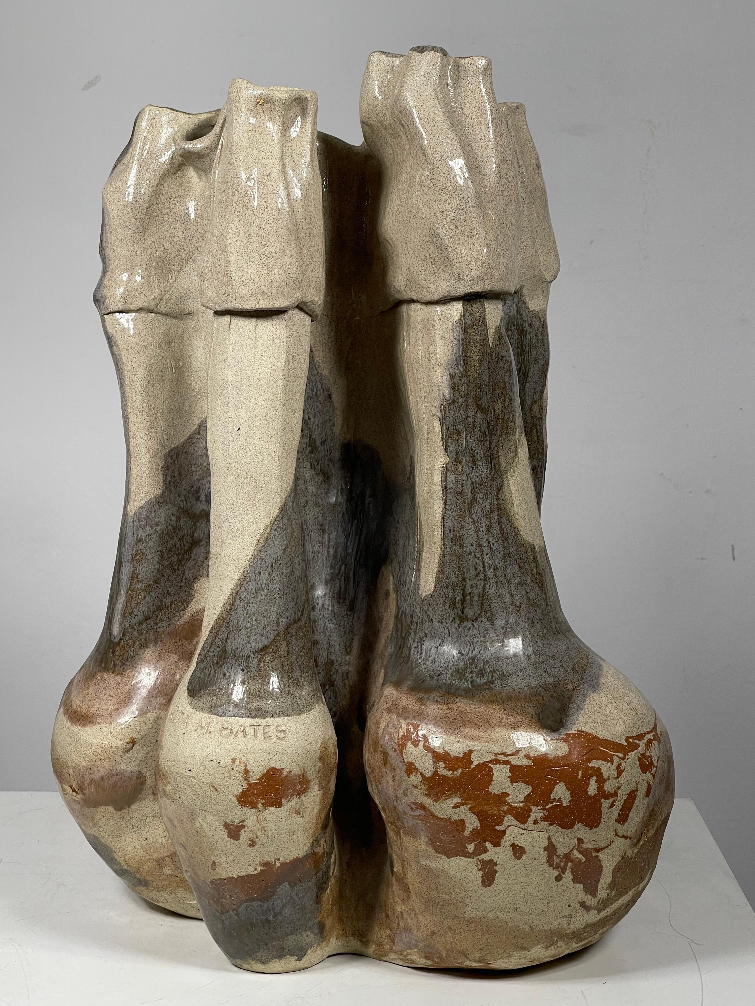 Monumentales modernistisches Kunstkeramikgefäß (Vase) von Rita M. Bates (Ende des 20. Jahrhunderts) im Angebot
