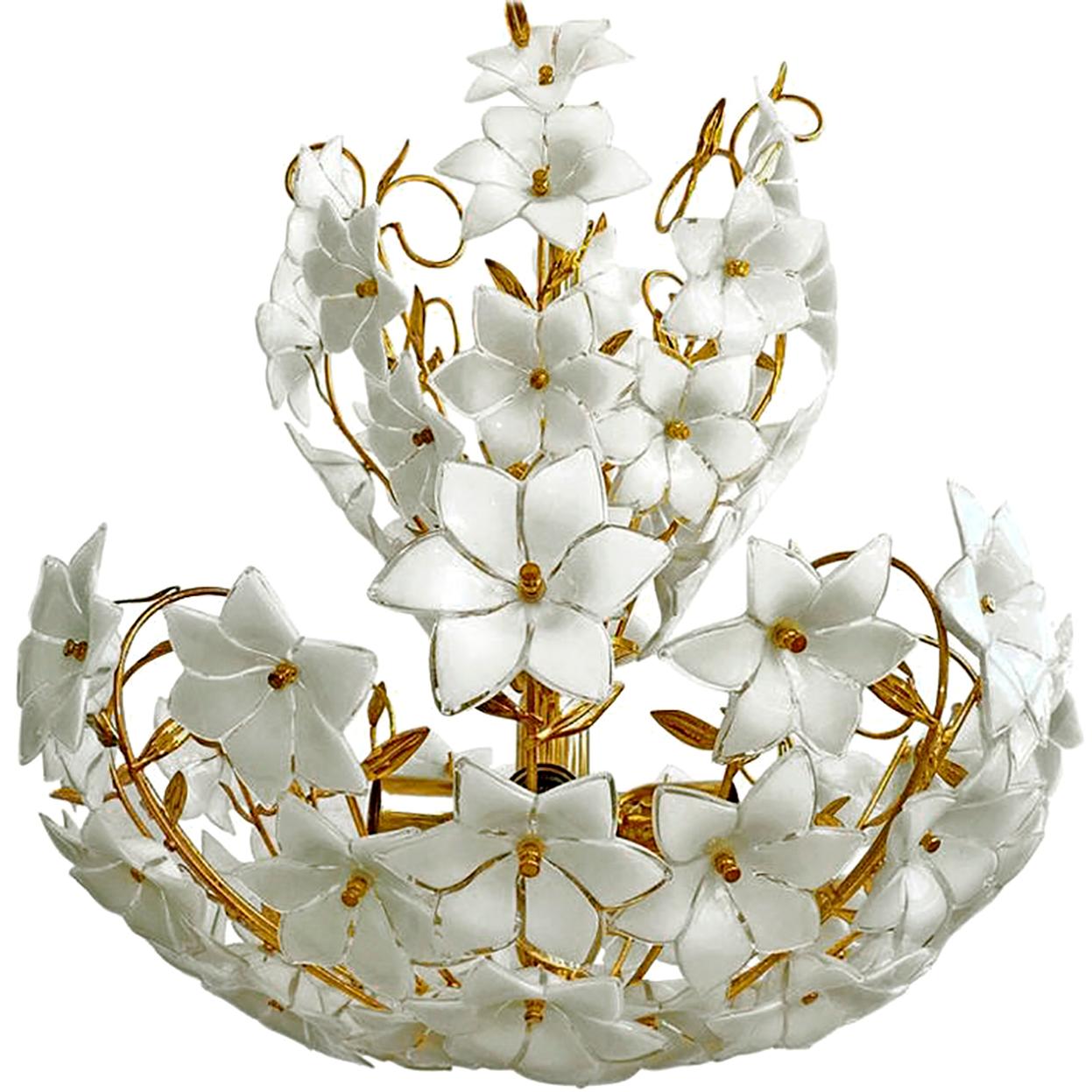 Monumentaler modernistischer italienischer Murano-Blumenglas-Kronleuchter im Venini-Stil aus vergoldetem Muranoglas (20. Jahrhundert) im Angebot