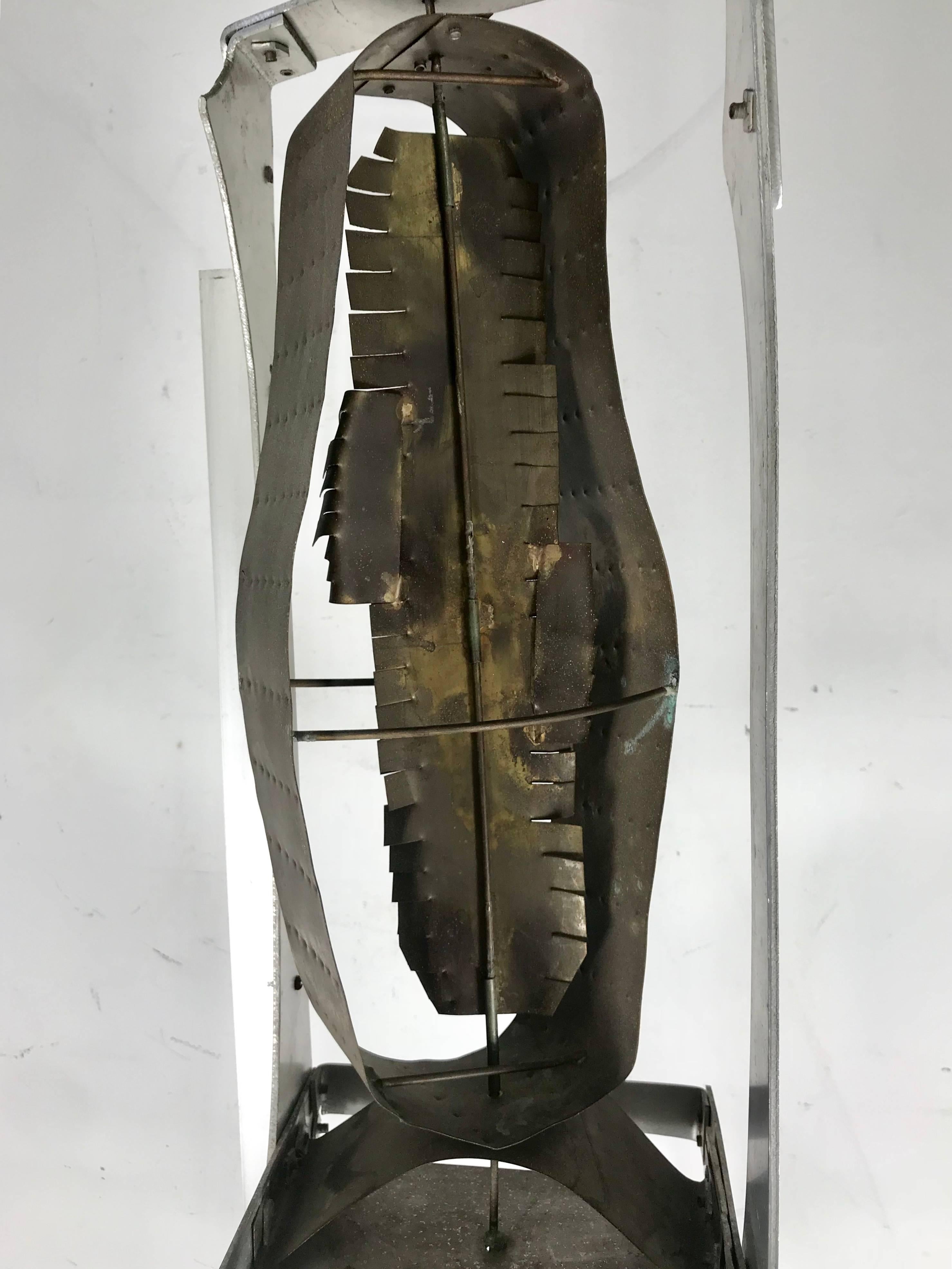 Monumentale sculpture cinétique de sol moderniste en métal mélangé d'Irving Lehman en vente 3