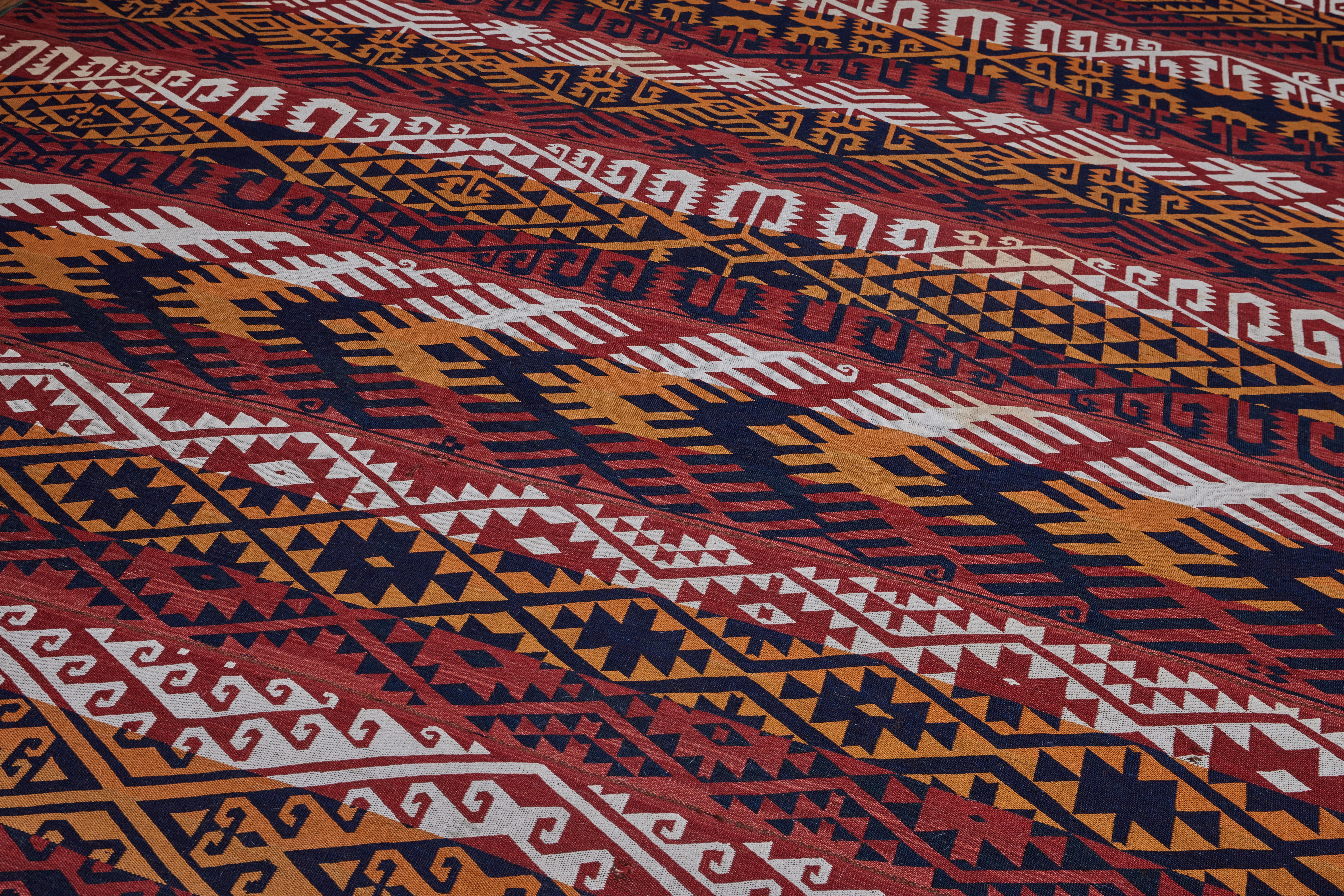 Monumentaler marokkanischer Berber-Flachgewebe-Teppich, ca. 1960er Jahre im Angebot 1