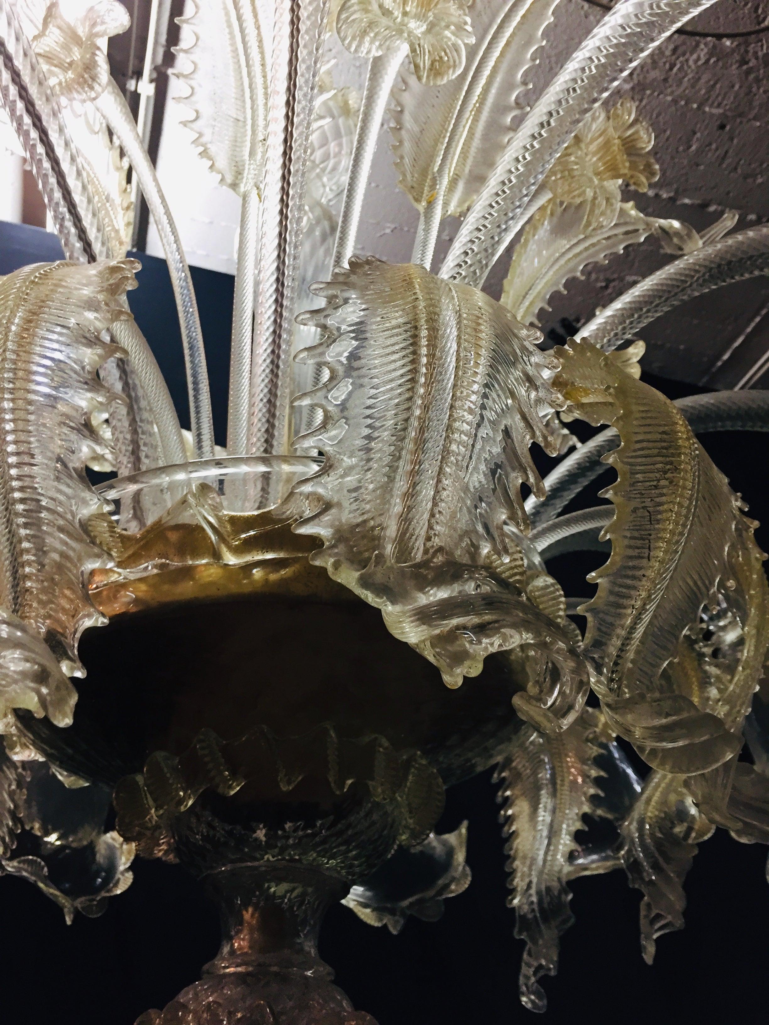 Monumental Araña de Murano de 12 Brazos Fabricada en Italia, Soplada y Hecha a Mano en venta 4