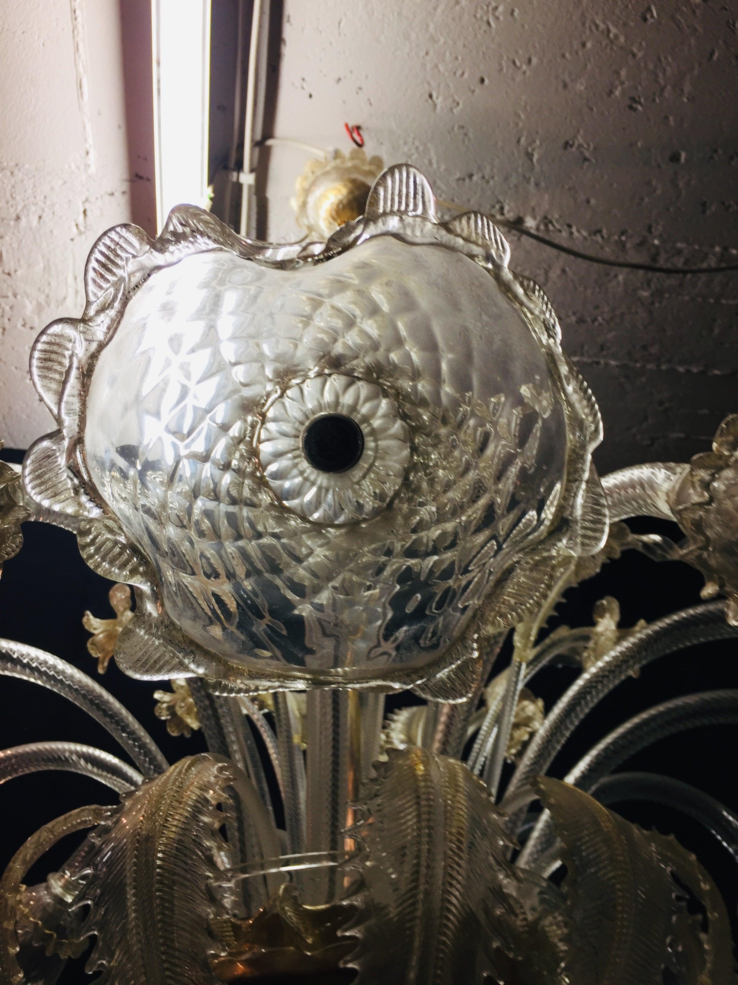 Monumental Araña de Murano de 12 Brazos Fabricada en Italia, Soplada y Hecha a Mano en venta 5