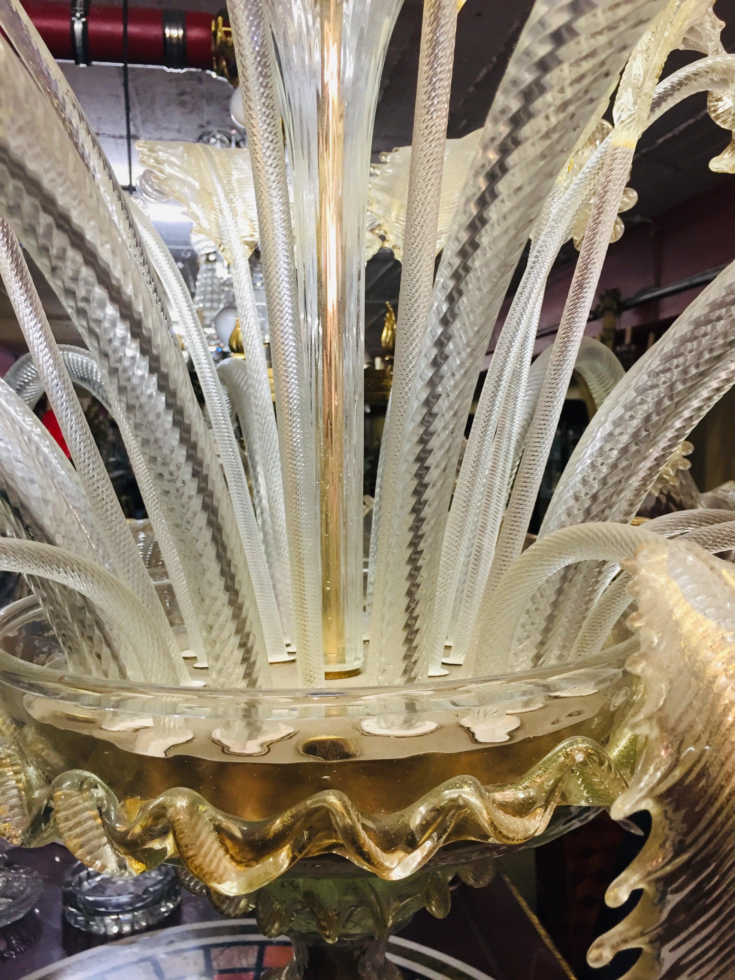 Monumental Araña de Murano de 12 Brazos Fabricada en Italia, Soplada y Hecha a Mano en venta 7