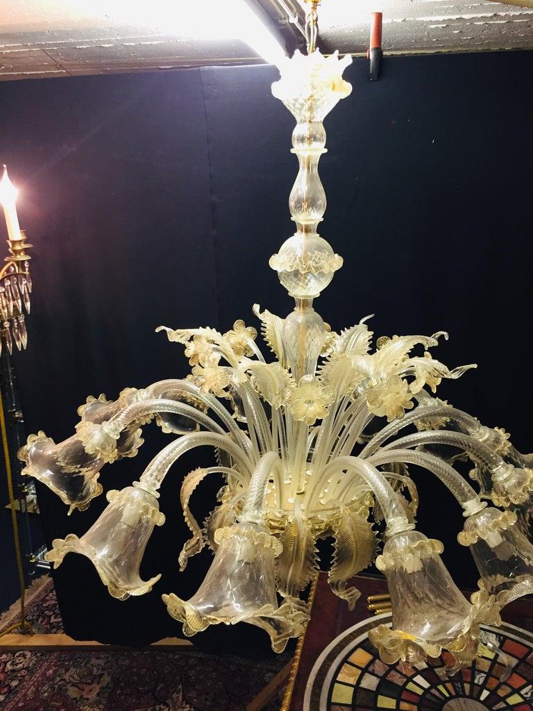 Monumental Araña de Murano de 12 Brazos Fabricada en Italia, Soplada y Hecha a Mano Art Nouveau en venta