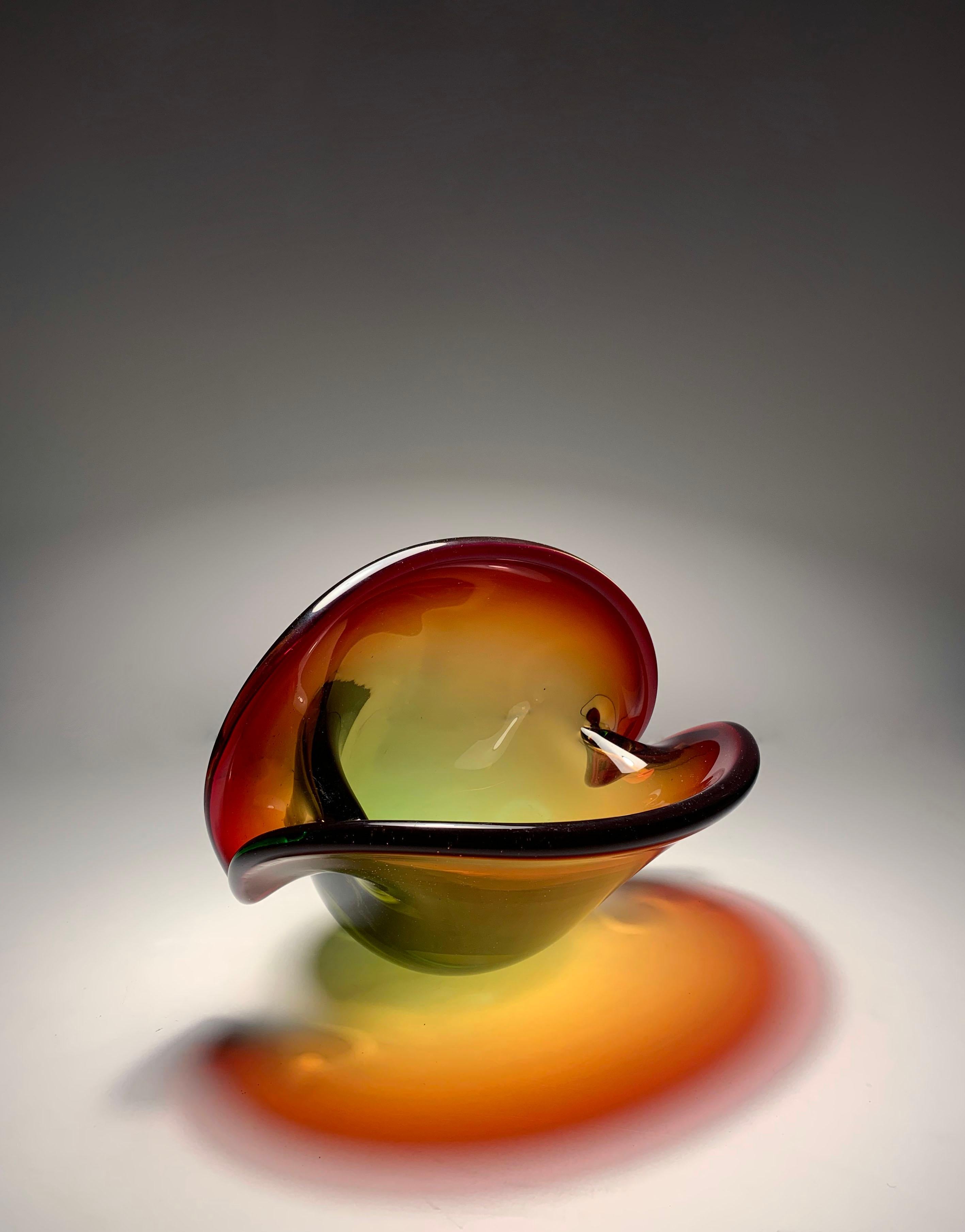 Mid-Century Modern Bol monumental en verre de Murano en forme de coquillage de Seguso Dalla Venezia en vente