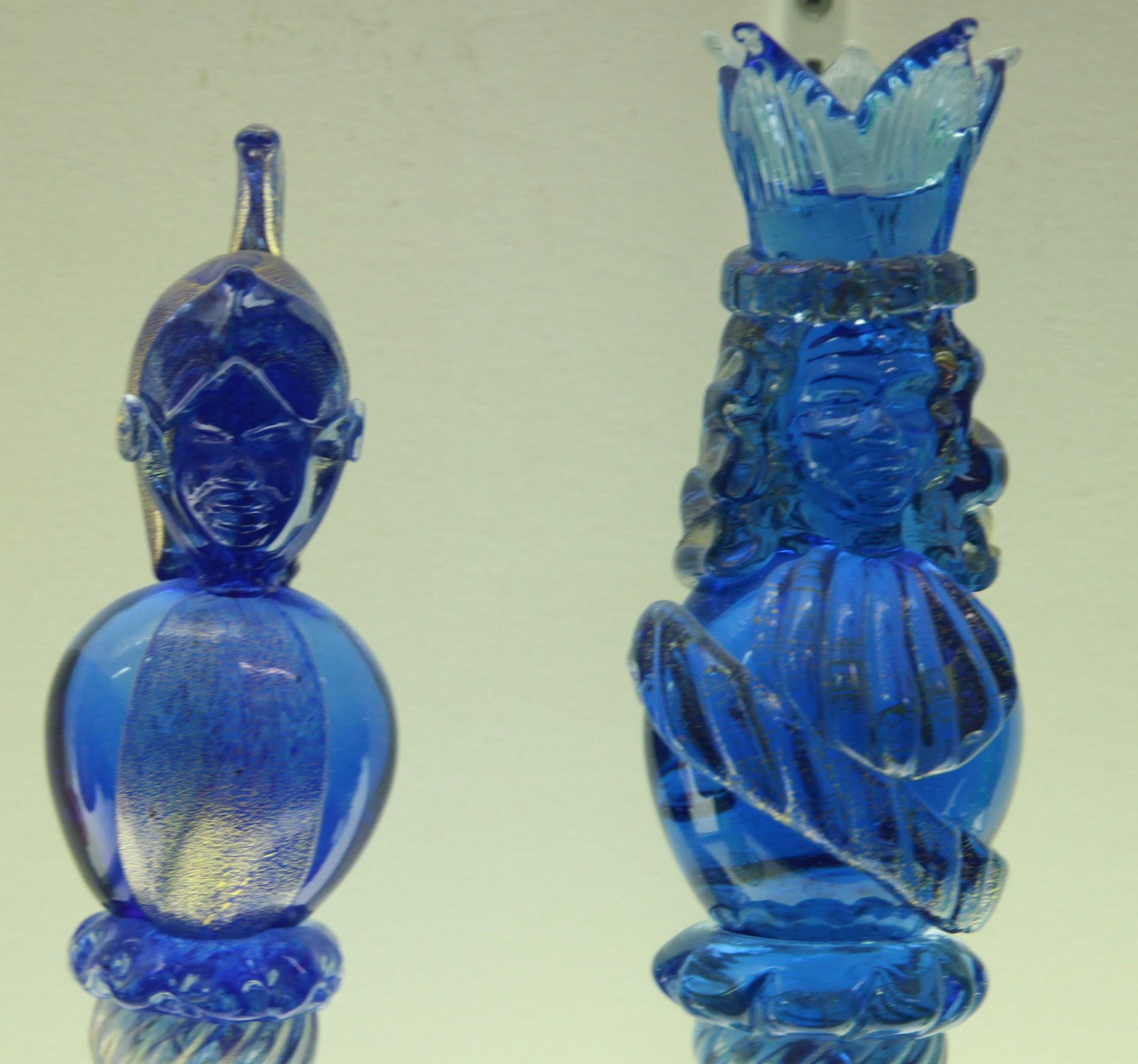 Monumental Tablero de Ajedrez de Cristal de Murano 32 Piezas Escultóricas Pan de Oro Único 3