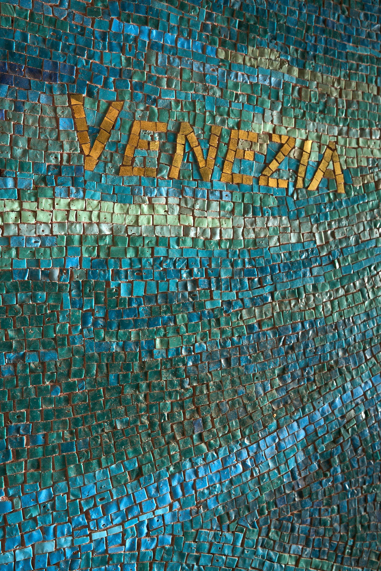 Fait main Mosaïque monumentale en verre de Murano représentant Venise - Century Glass Co. en vente