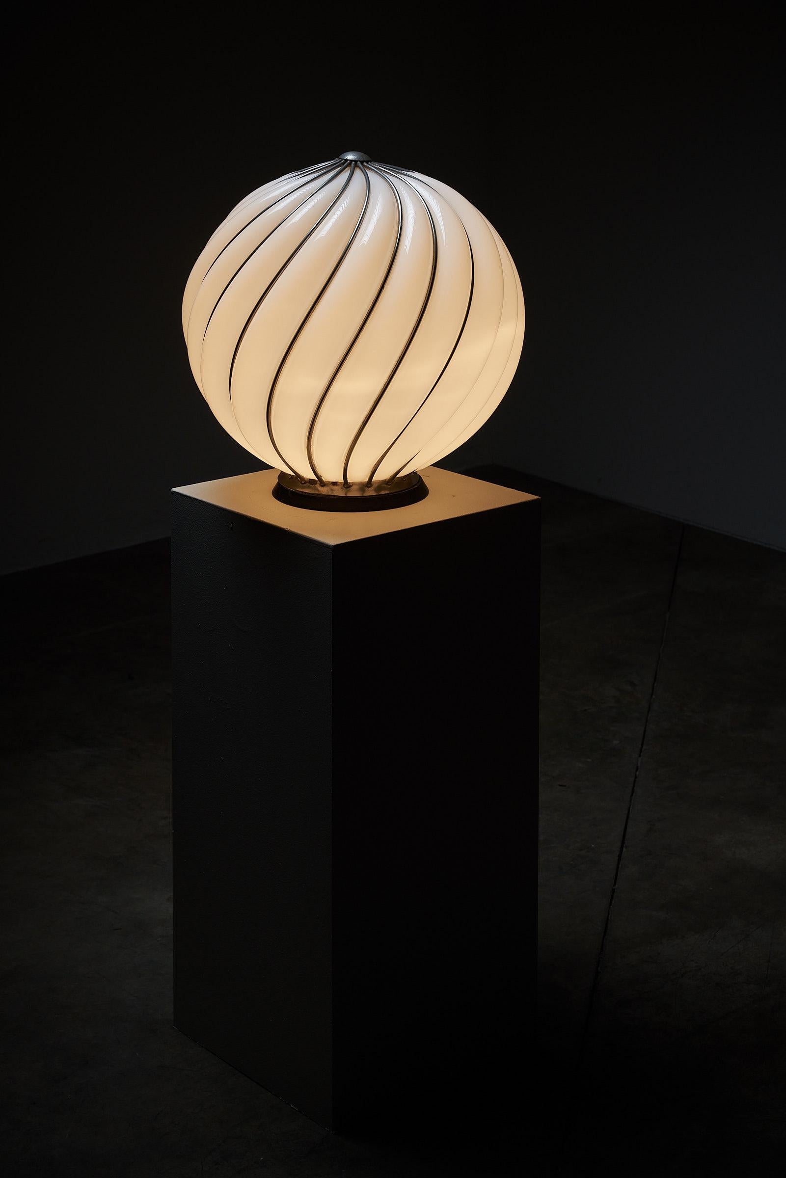 Lámpara de sobremesa monumental de cristal de Murano de Adolf Loos para VeArt, años 70 Minimalista en venta