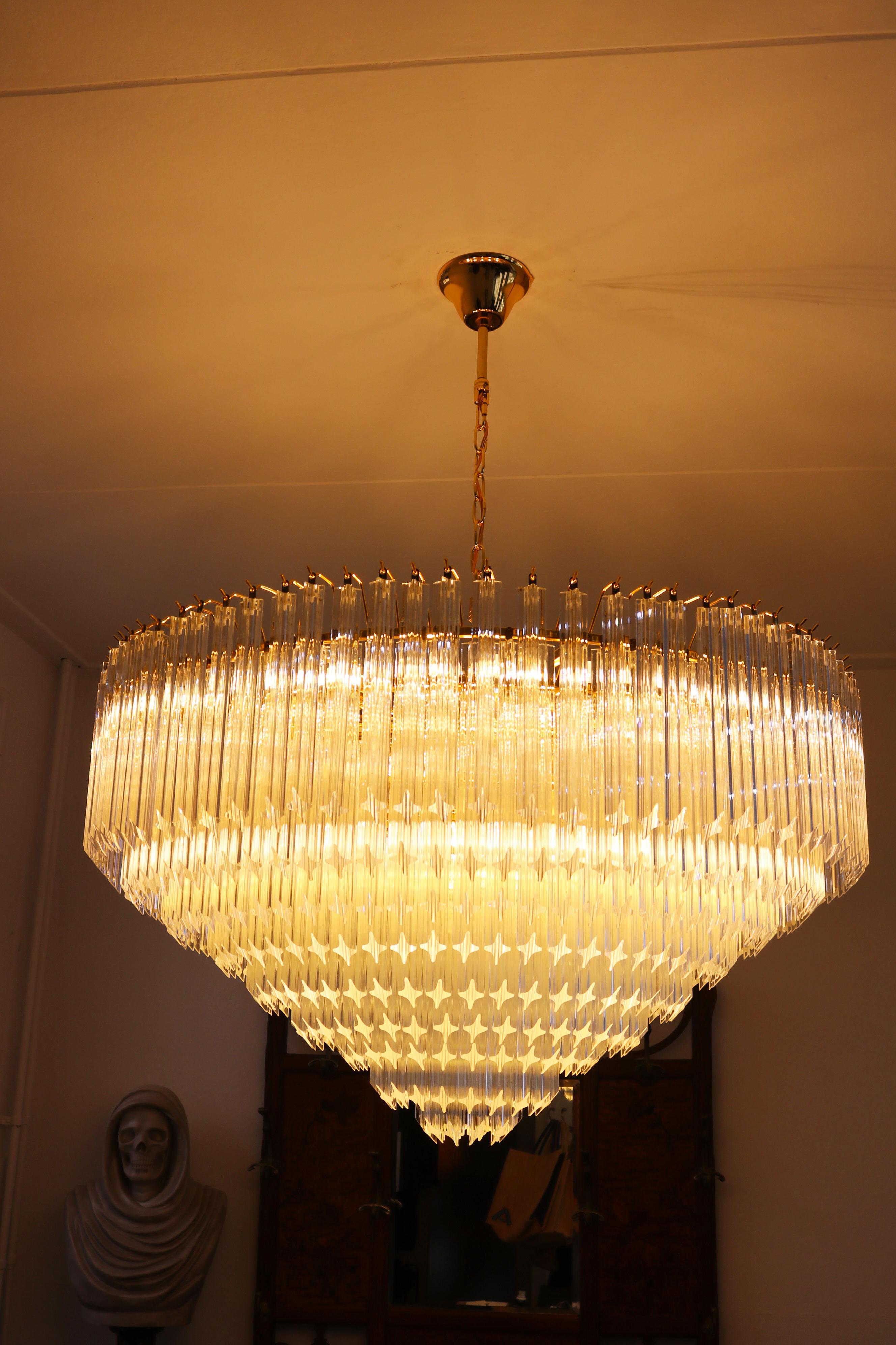 Monumental Lámpara de Murano Quadriedri Venini 1980 Regencia Italiana Vidrio Latón Italiano en venta