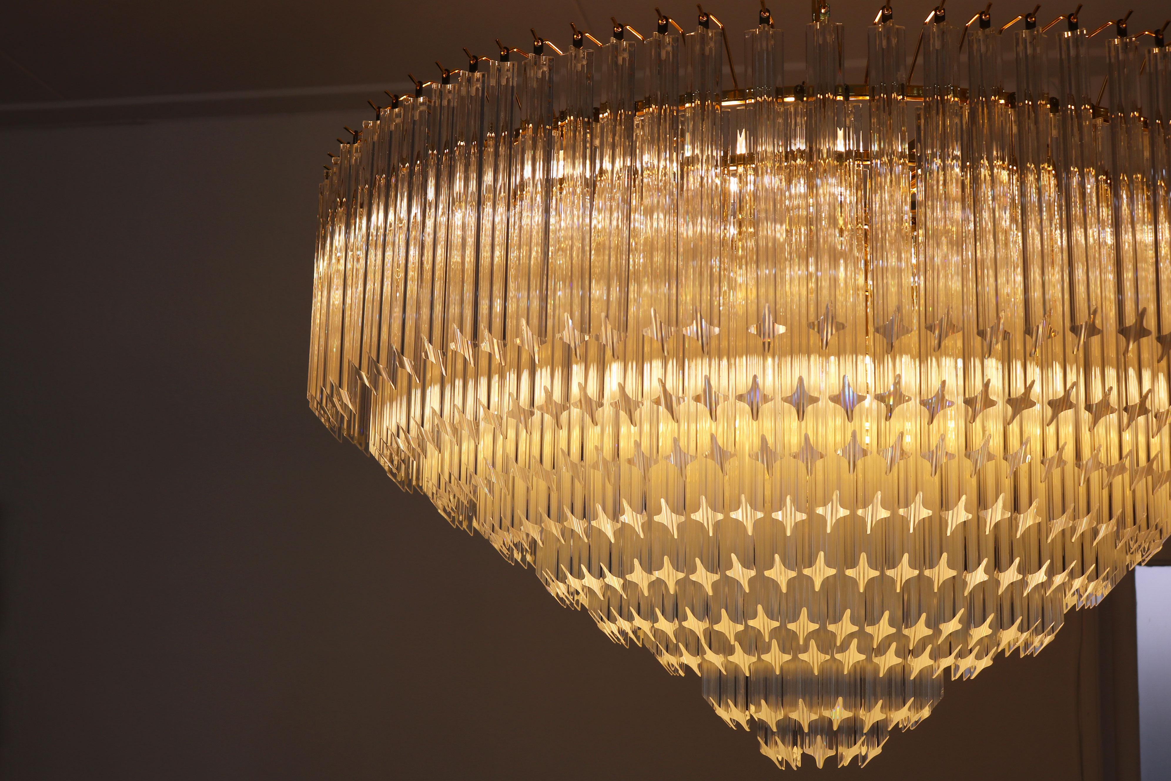 Monumental Lámpara de Murano Quadriedri Venini 1980 Regencia Italiana Vidrio Latón finales del siglo XX en venta