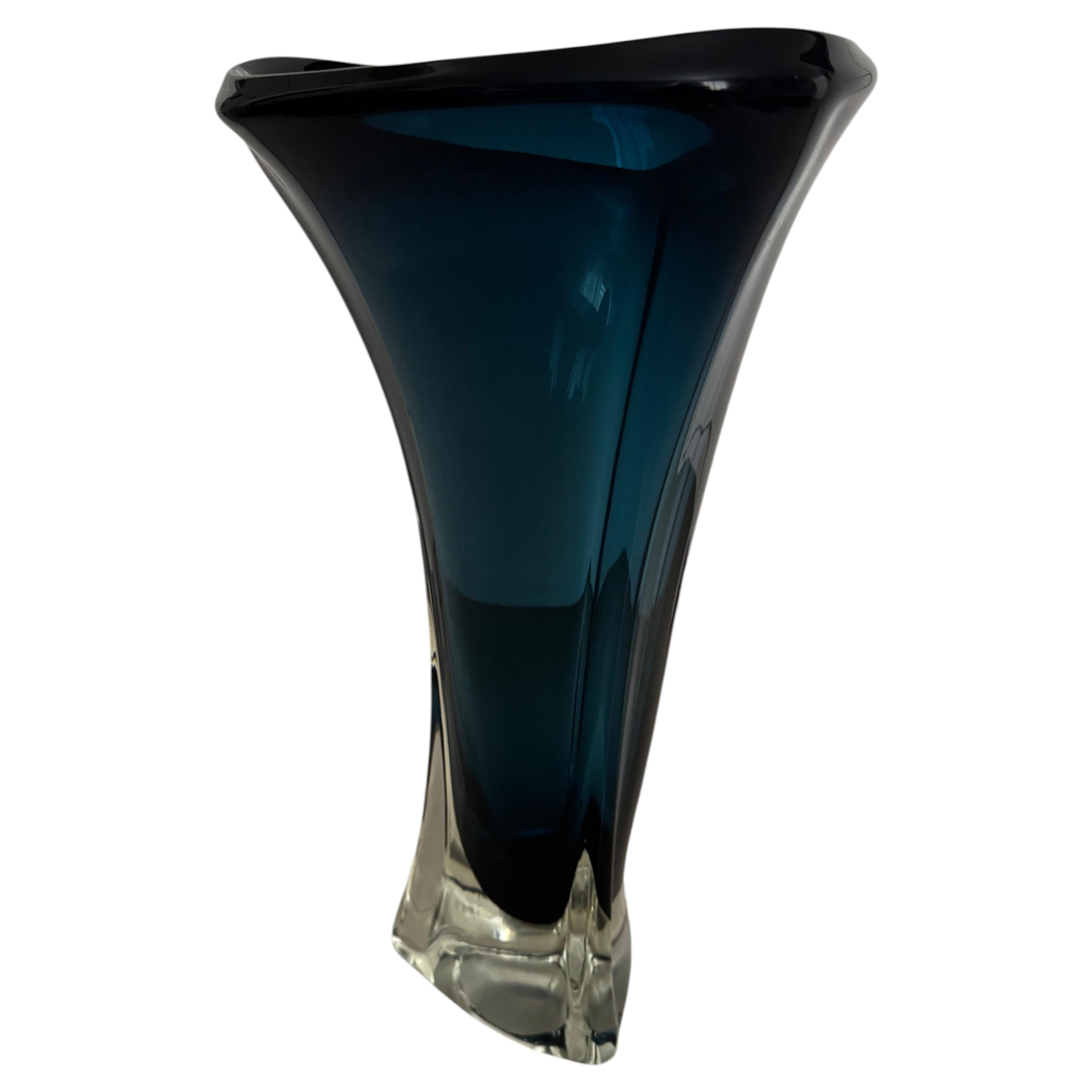 Jarrón monumental de cristal artístico «Sommerso Blue» de Murano, Italia, alrededor de los años 70 en venta