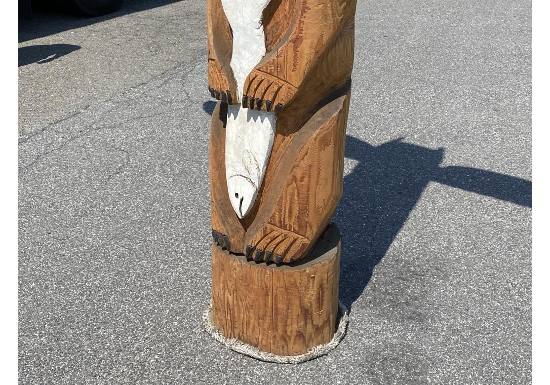 Tótem monumental nativo americano tallado a mano, pintado y firmado Madera en venta