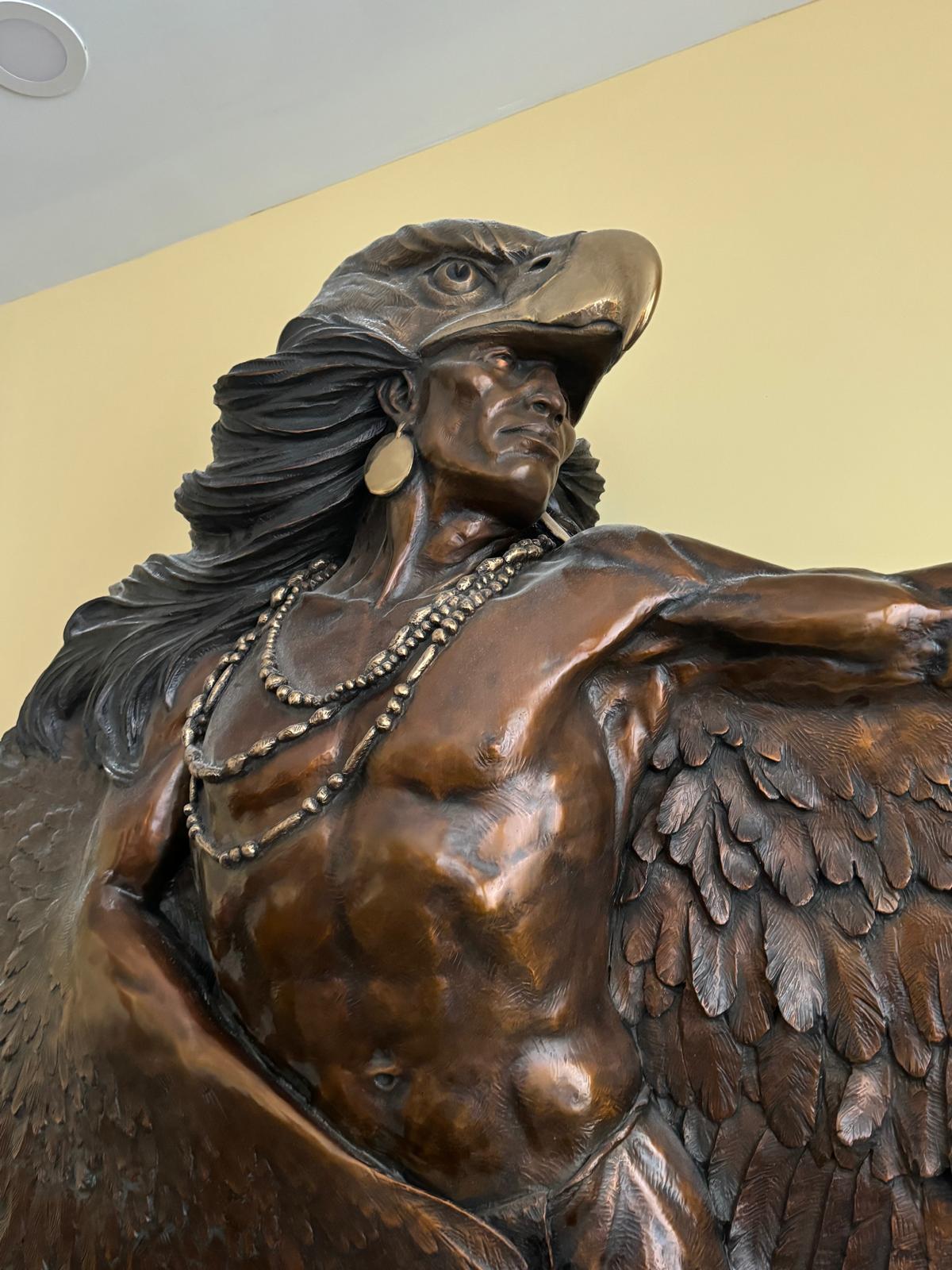 Sculpture monumentale indienne d'Amérique par Dan Garrett (1948- ) Bon état - En vente à New York, NY