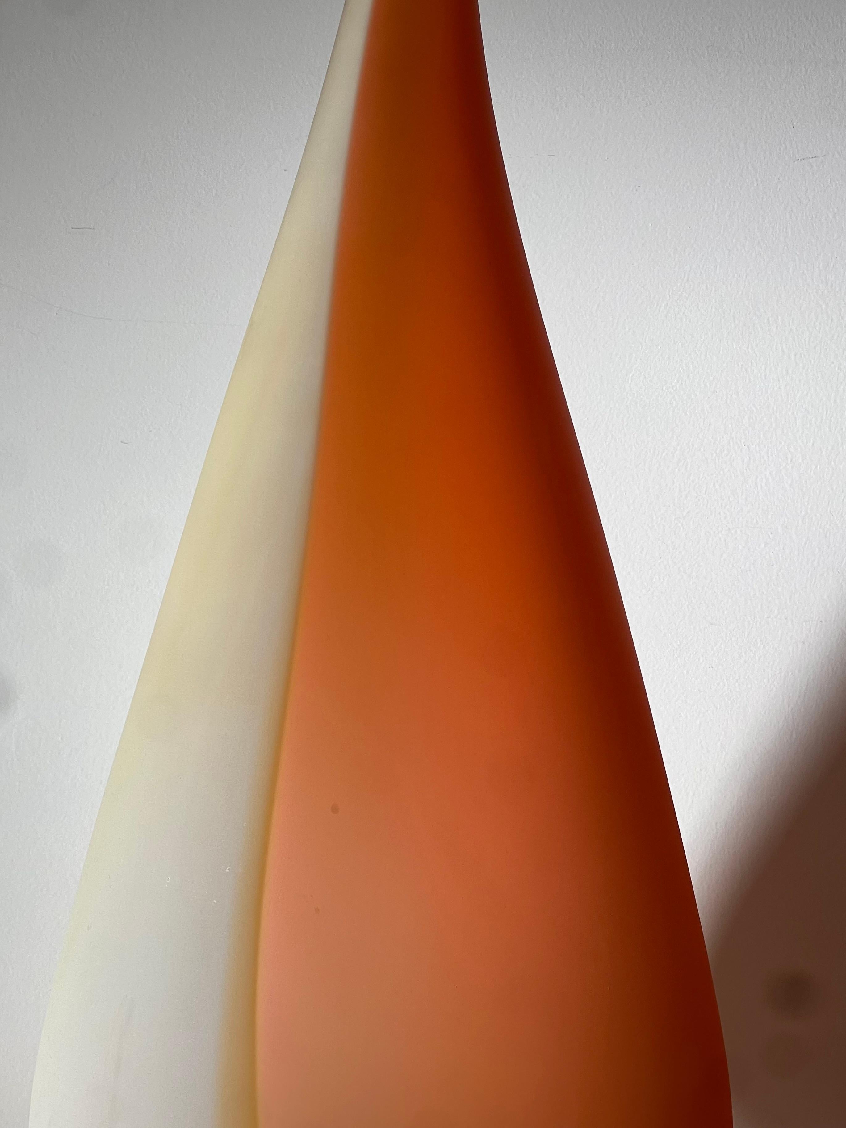Verre d'art Monumental récipient en verre d'art givré de près de 3 pieds, fin du 20e siècle. en vente