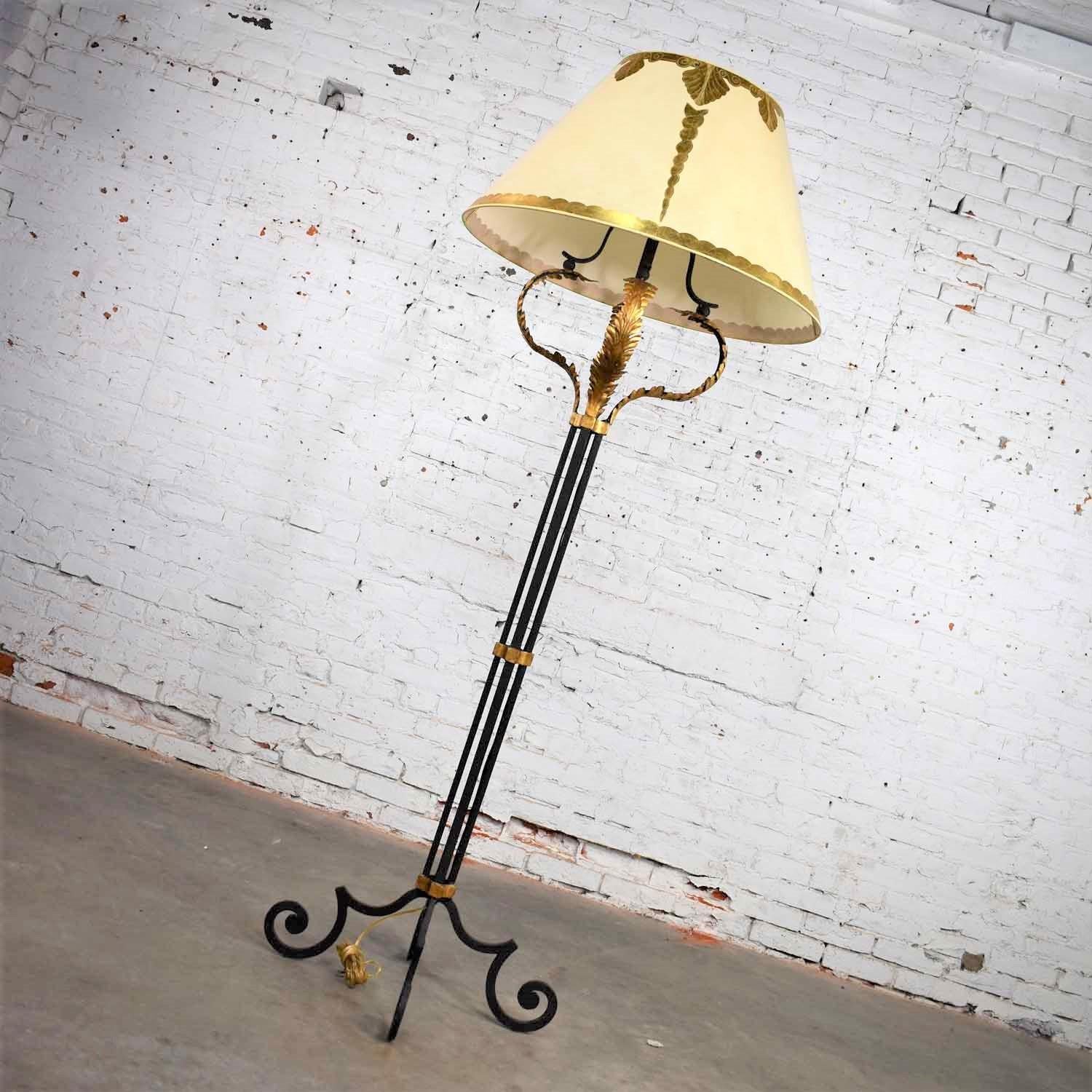 Monumental Neoclassical Iron Floor Lamp Acanthus Leaf Design & Parchment Shade in vendita 2
