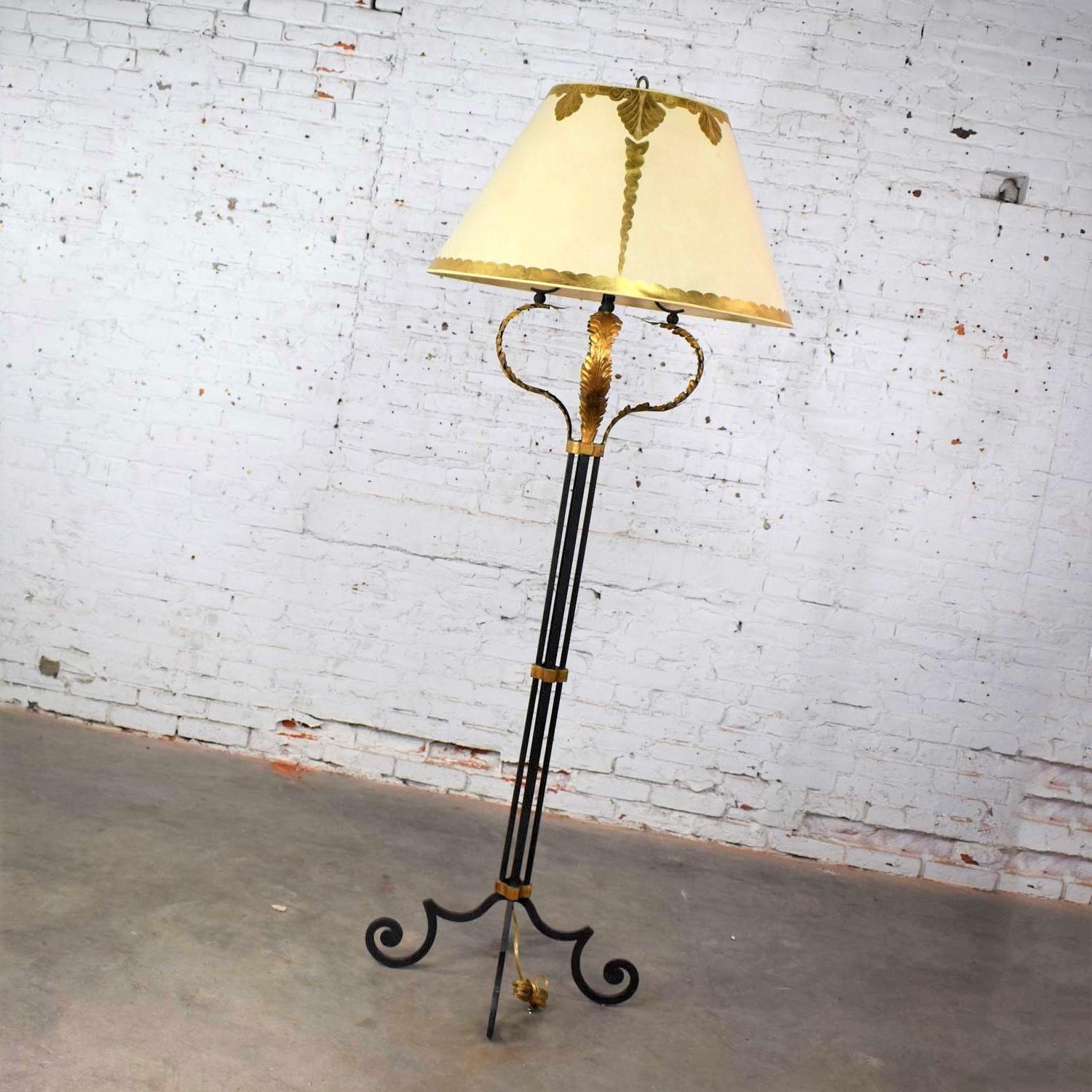 Monumental Neoclassical Iron Floor Lamp Acanthus Leaf Design & Parchment Shade in vendita 3