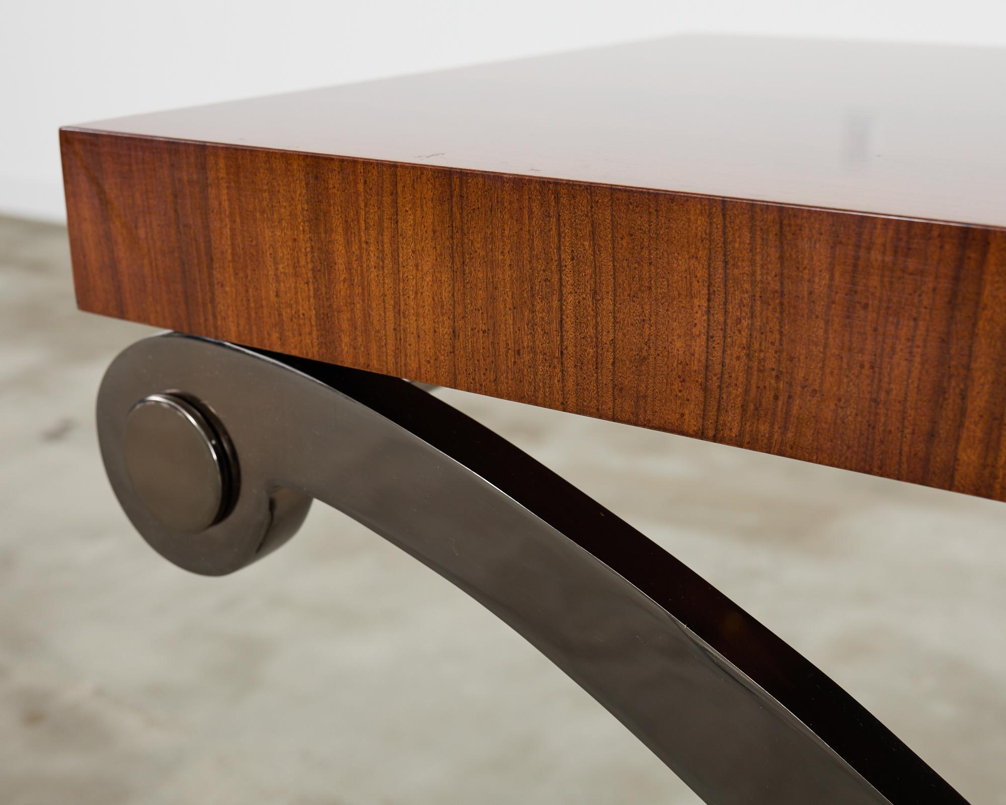 Table console monumentale de style néoclassique à base de fer Curule en vente 3