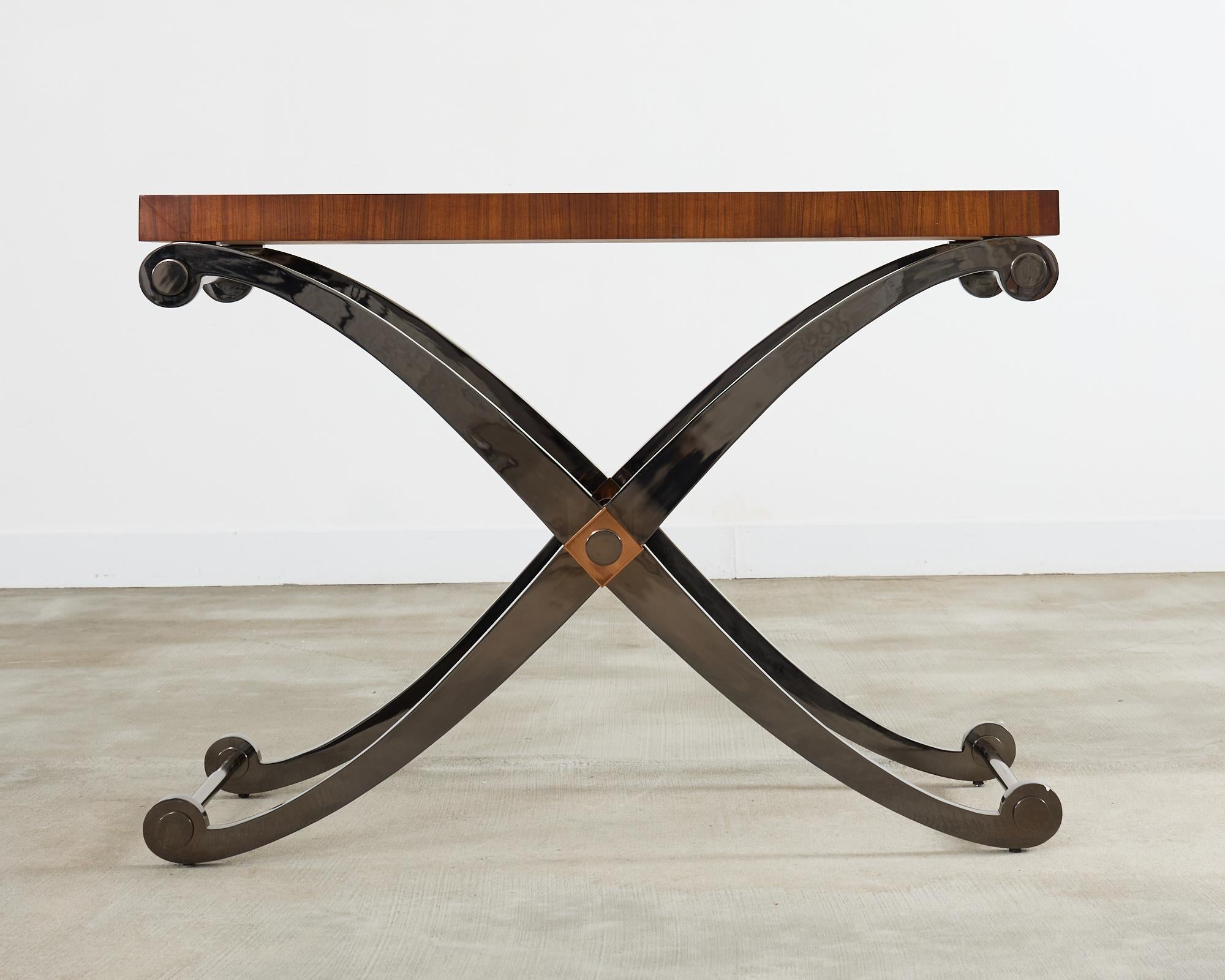 Néoclassique Table console monumentale de style néoclassique à base de fer Curule en vente