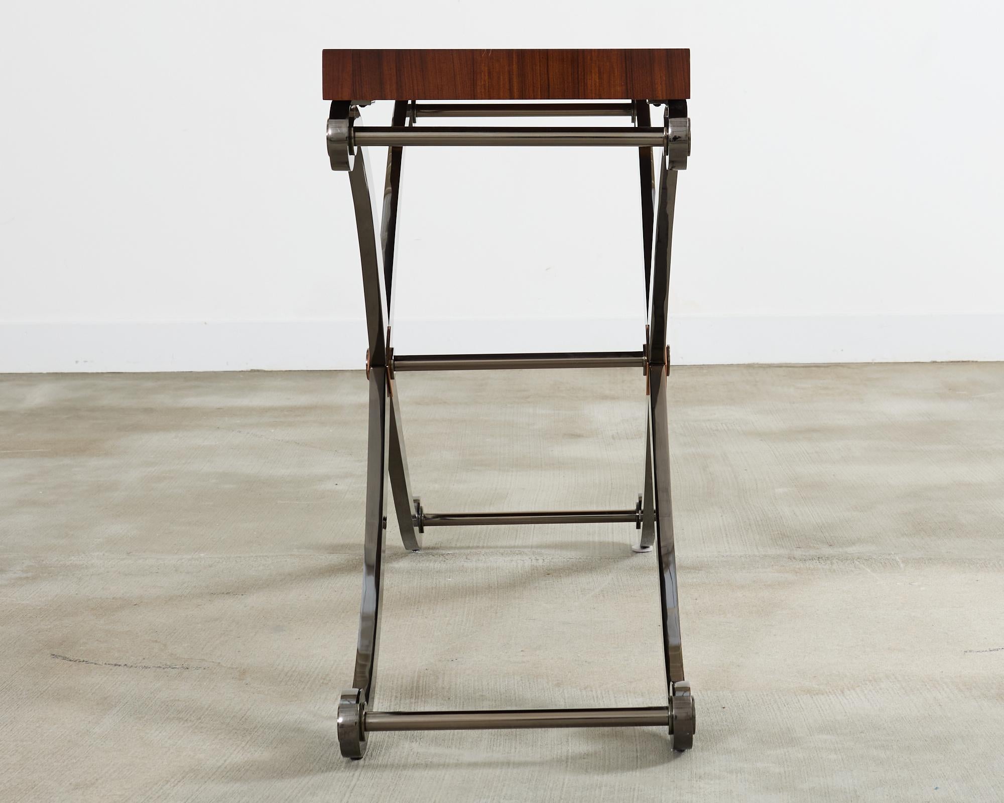 Fer Table console monumentale de style néoclassique à base de fer Curule en vente