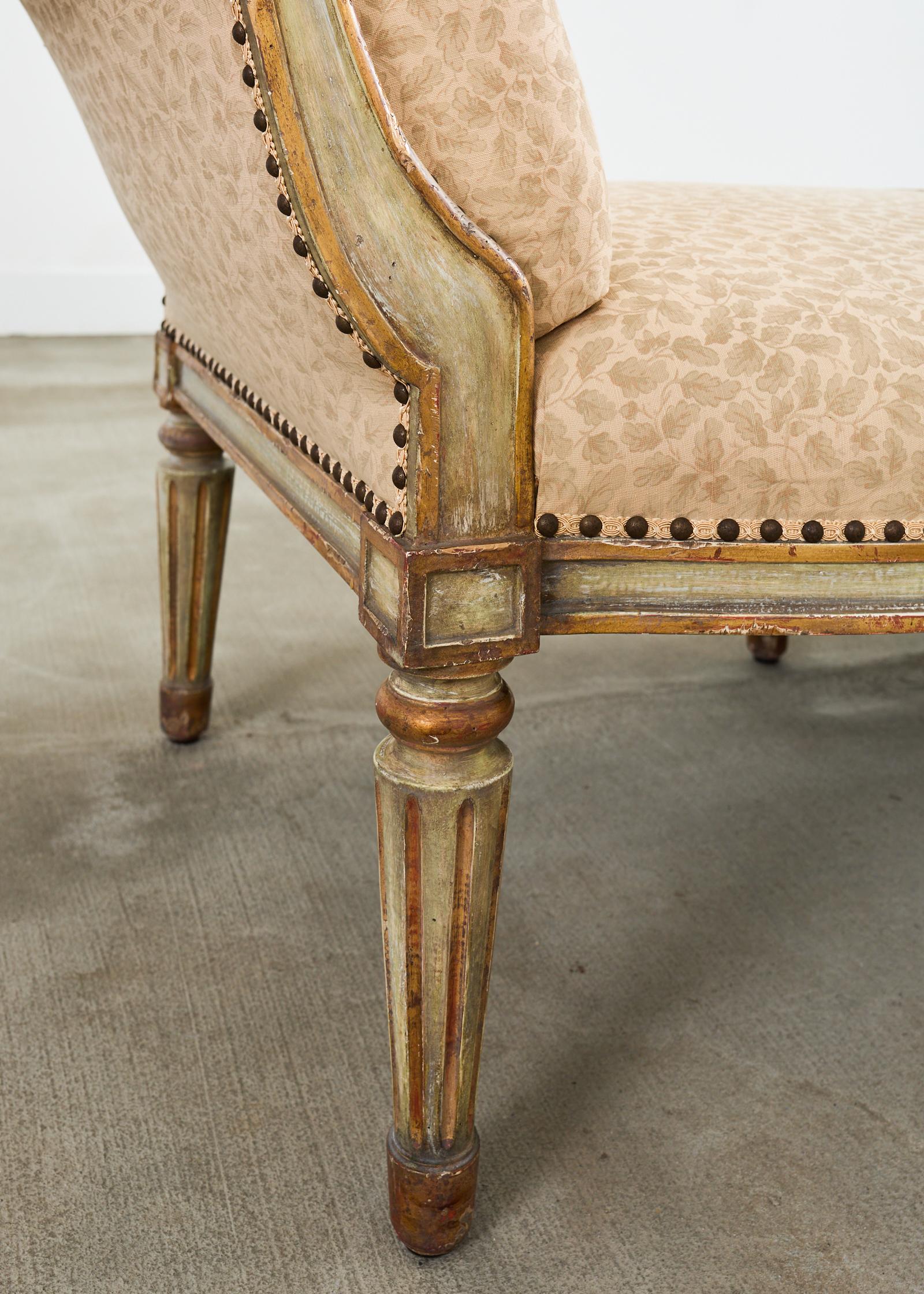 Chaise longue monumental Hendrix Allardyce de estilo neoclásico Latón en venta