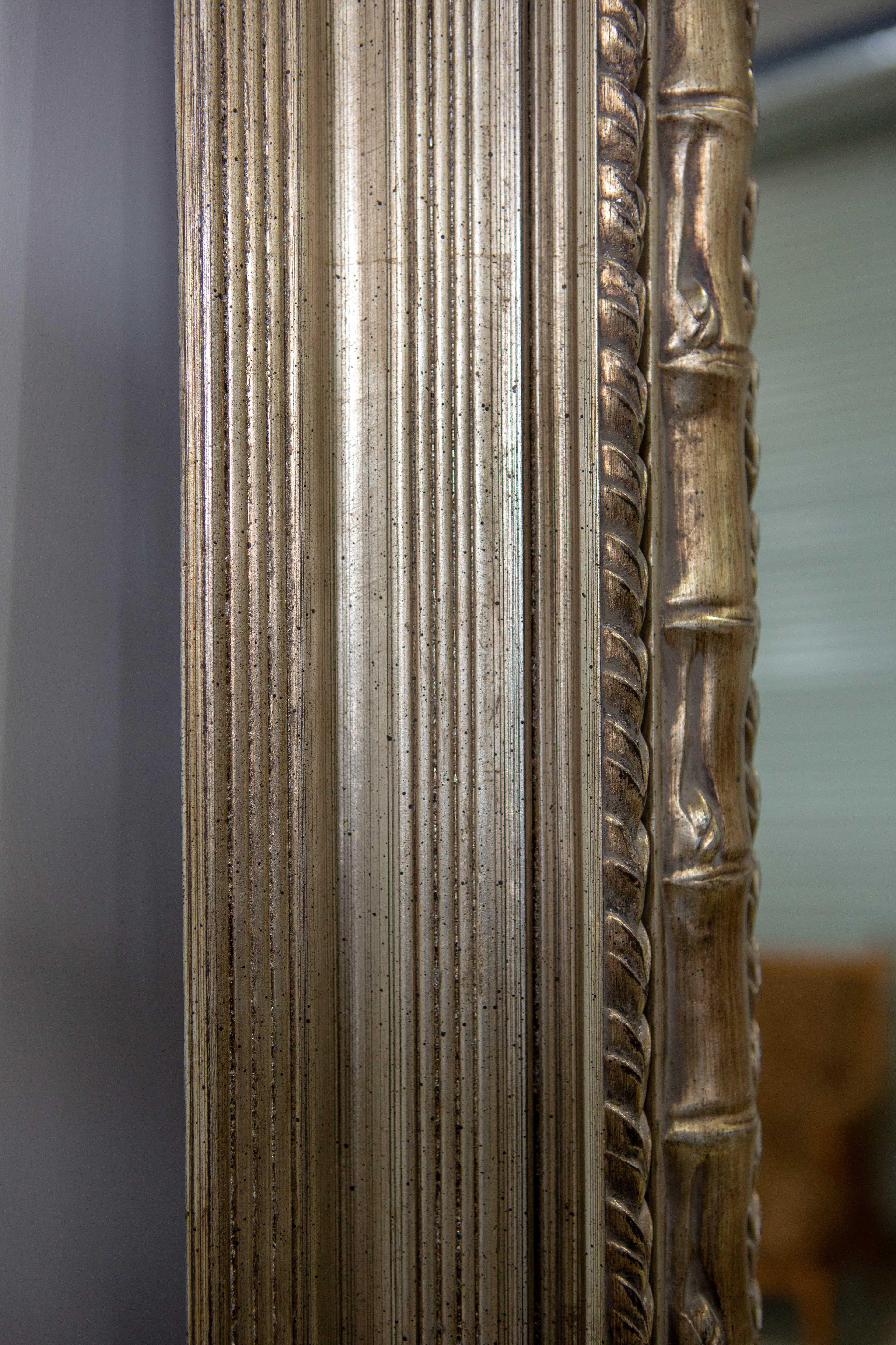 Monumentaler Metall-Spiegel im neoklassischen Stil im Zustand „Gut“ im Angebot in New York, NY