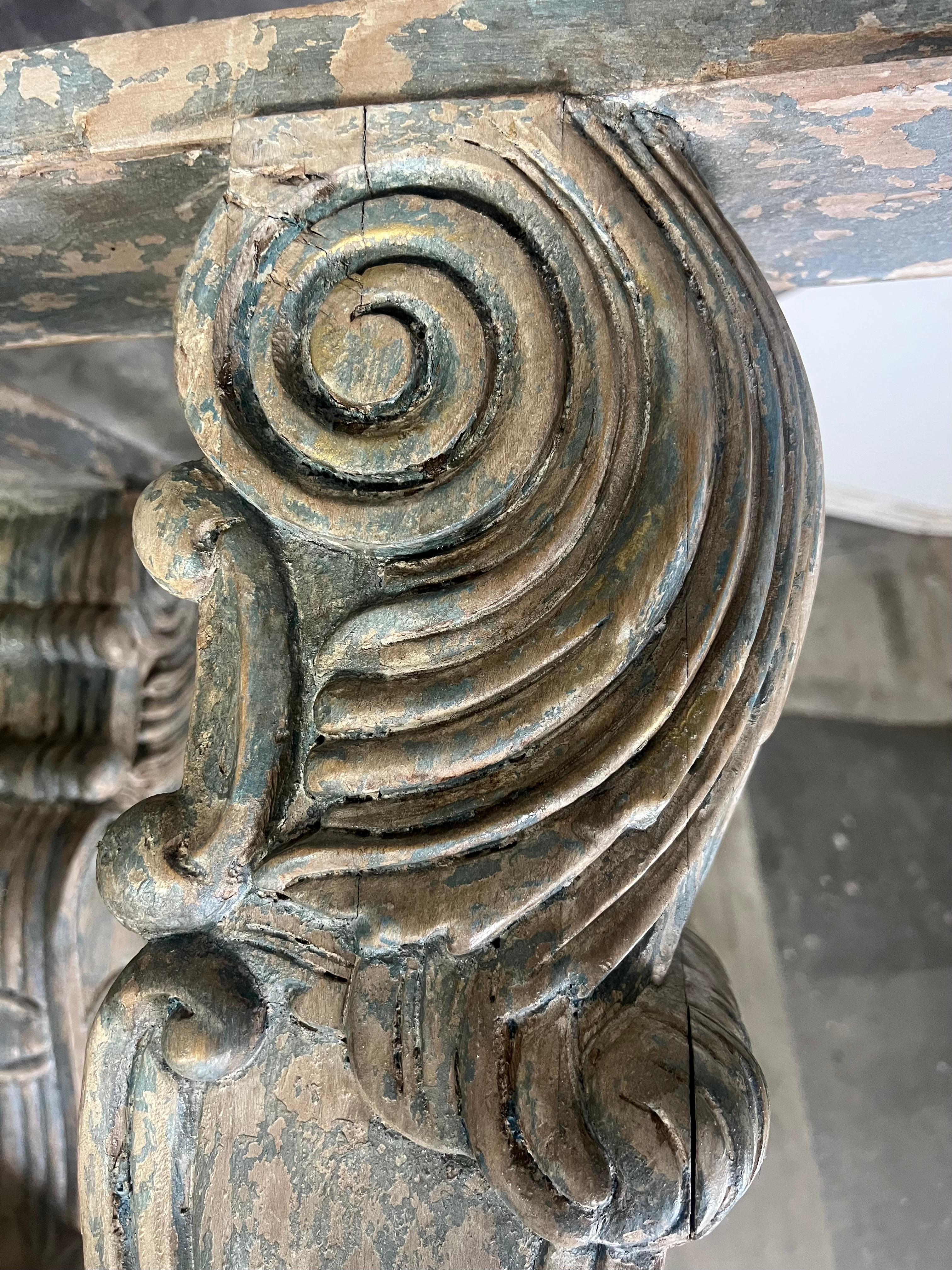 Table de salle à manger monumentale peinte de style néoclassique Abîmé - En vente à Los Angeles, CA