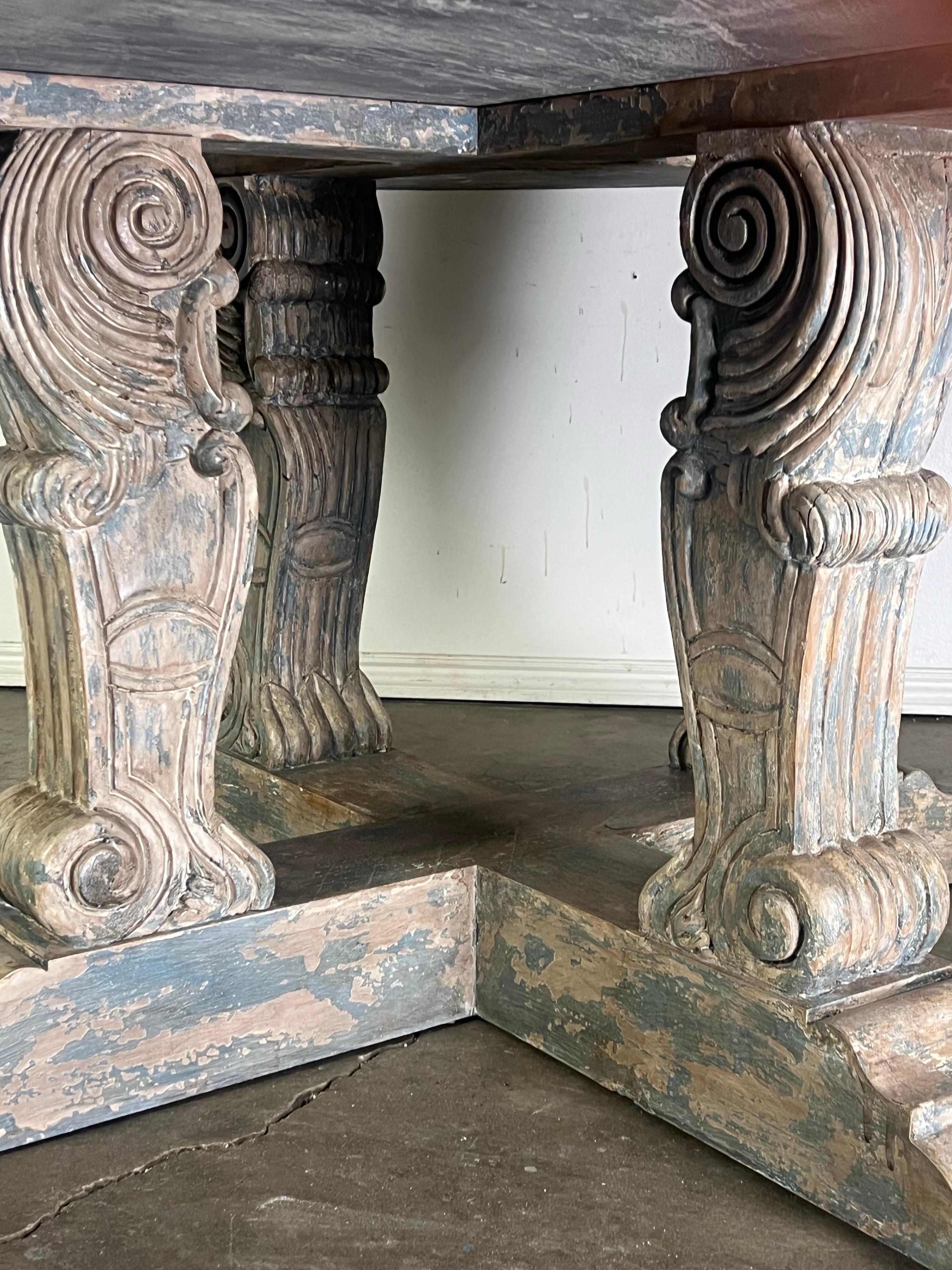Table de salle à manger monumentale peinte de style néoclassique en vente 2