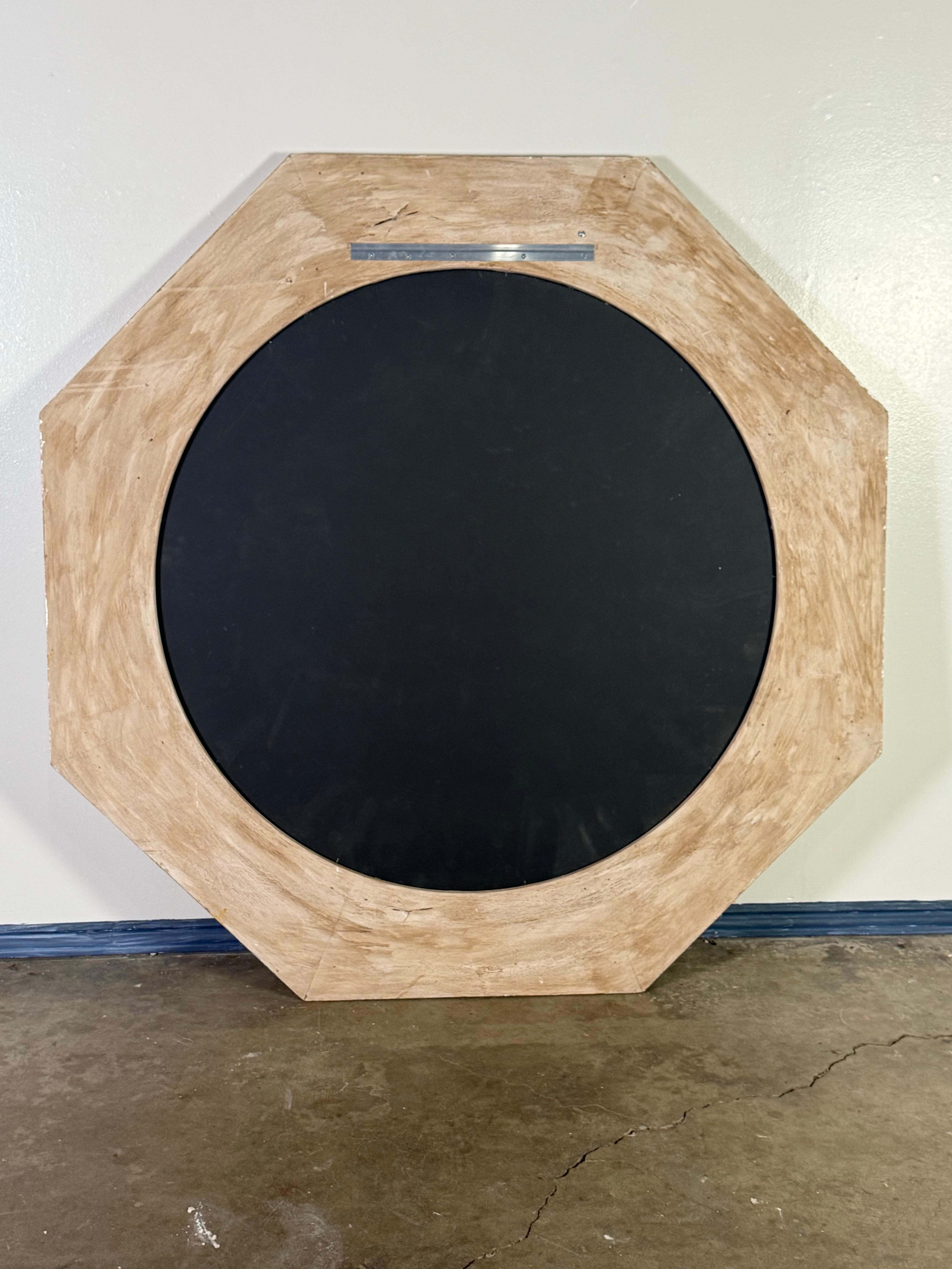 Espejo Octogonal Pintado Monumental de Estilo Neoclásico en venta 5