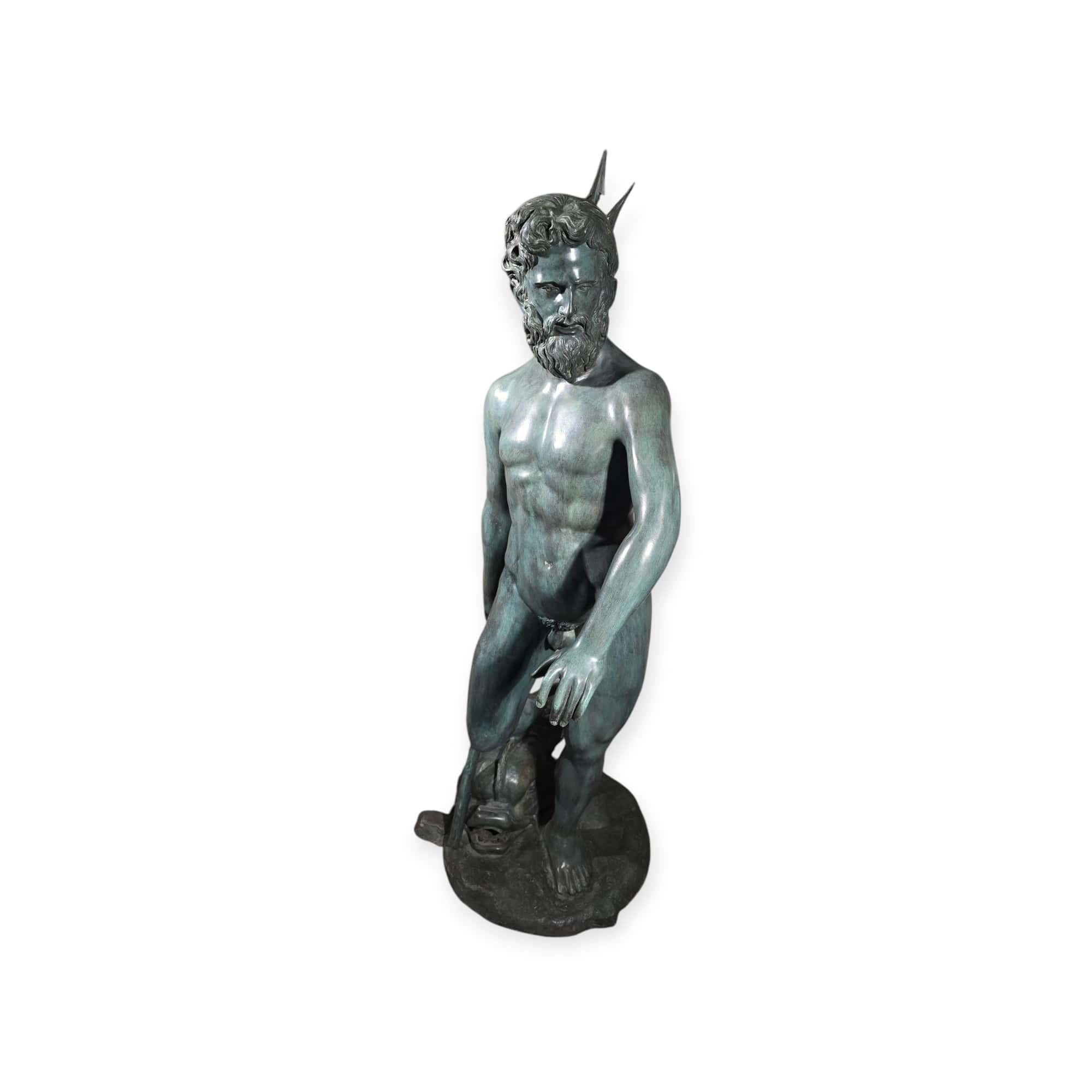 20ième siècle STATUE D'ÉPTUNE MONUMENTALE - 170 cm en vente