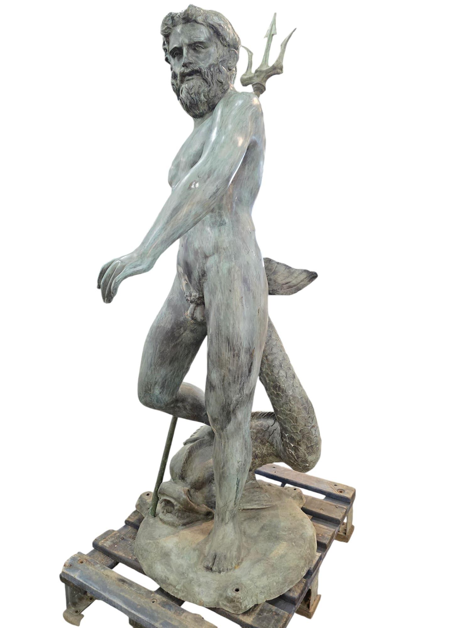 20ième siècle STATUE D'ÉPTUNE MONUMENTALE - 170 cm en vente