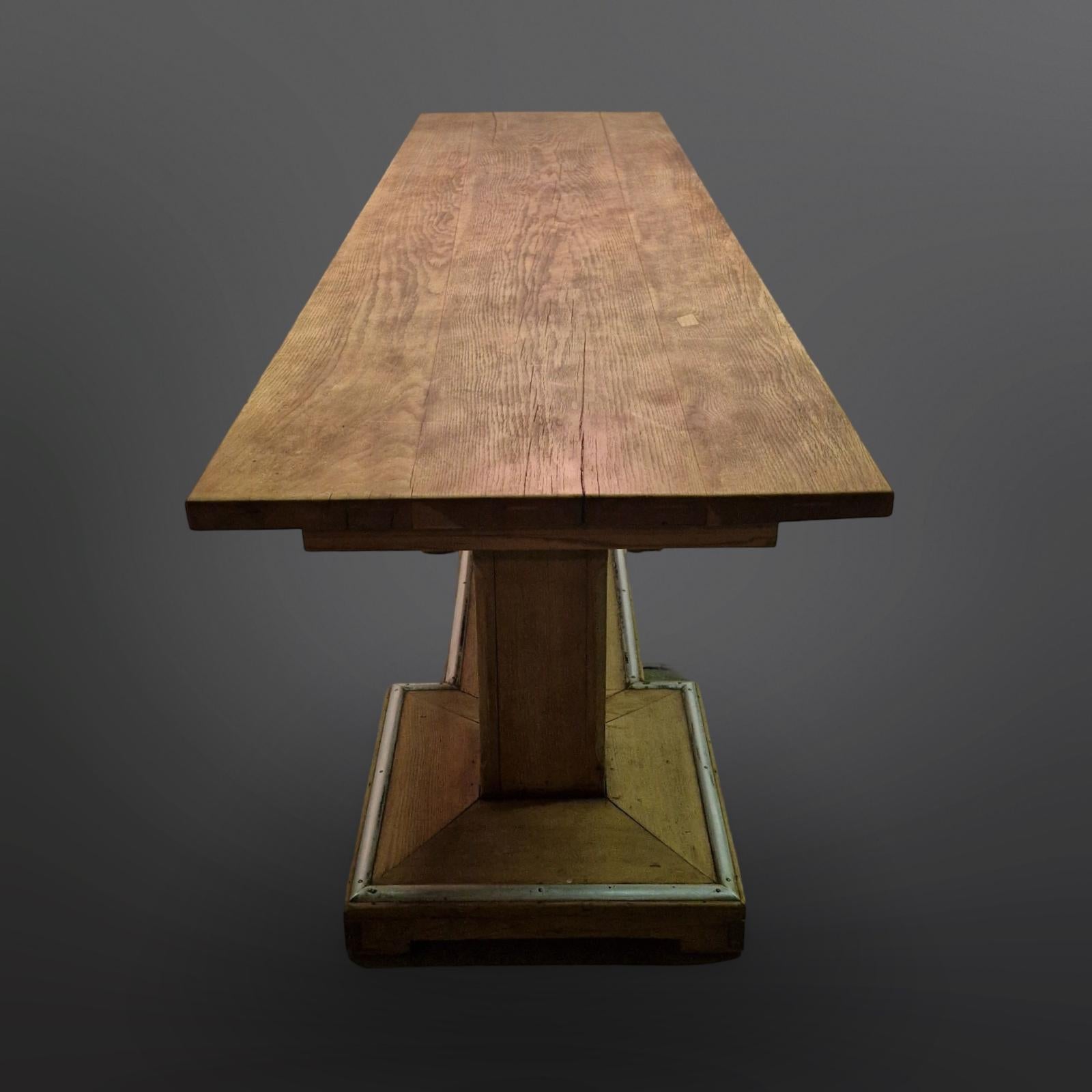 Monumental oak conference table in Haagse school style, Switzerland 1940 In Good Condition In ECHT, NL