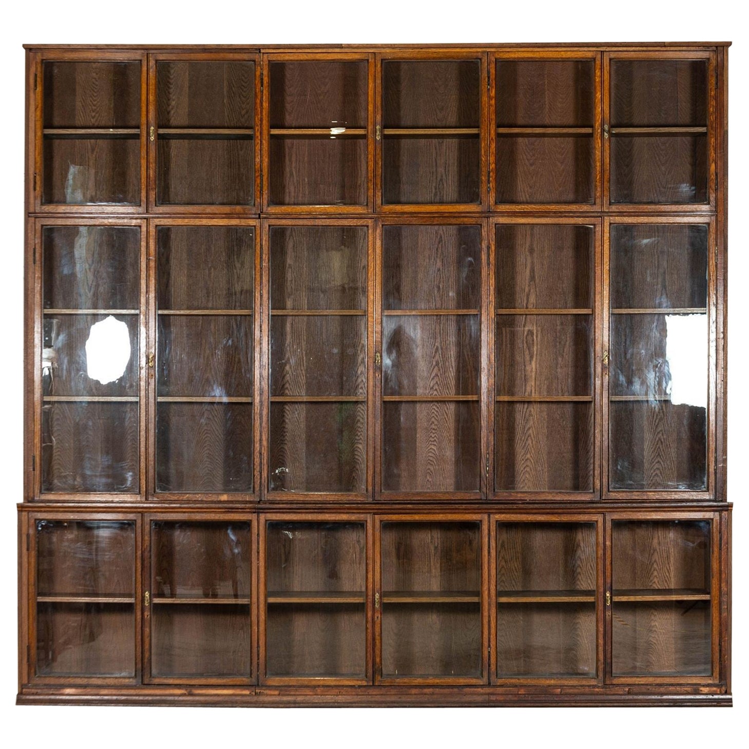 Monumental Armoire bibliothèque de mercerie en chêne émaillé