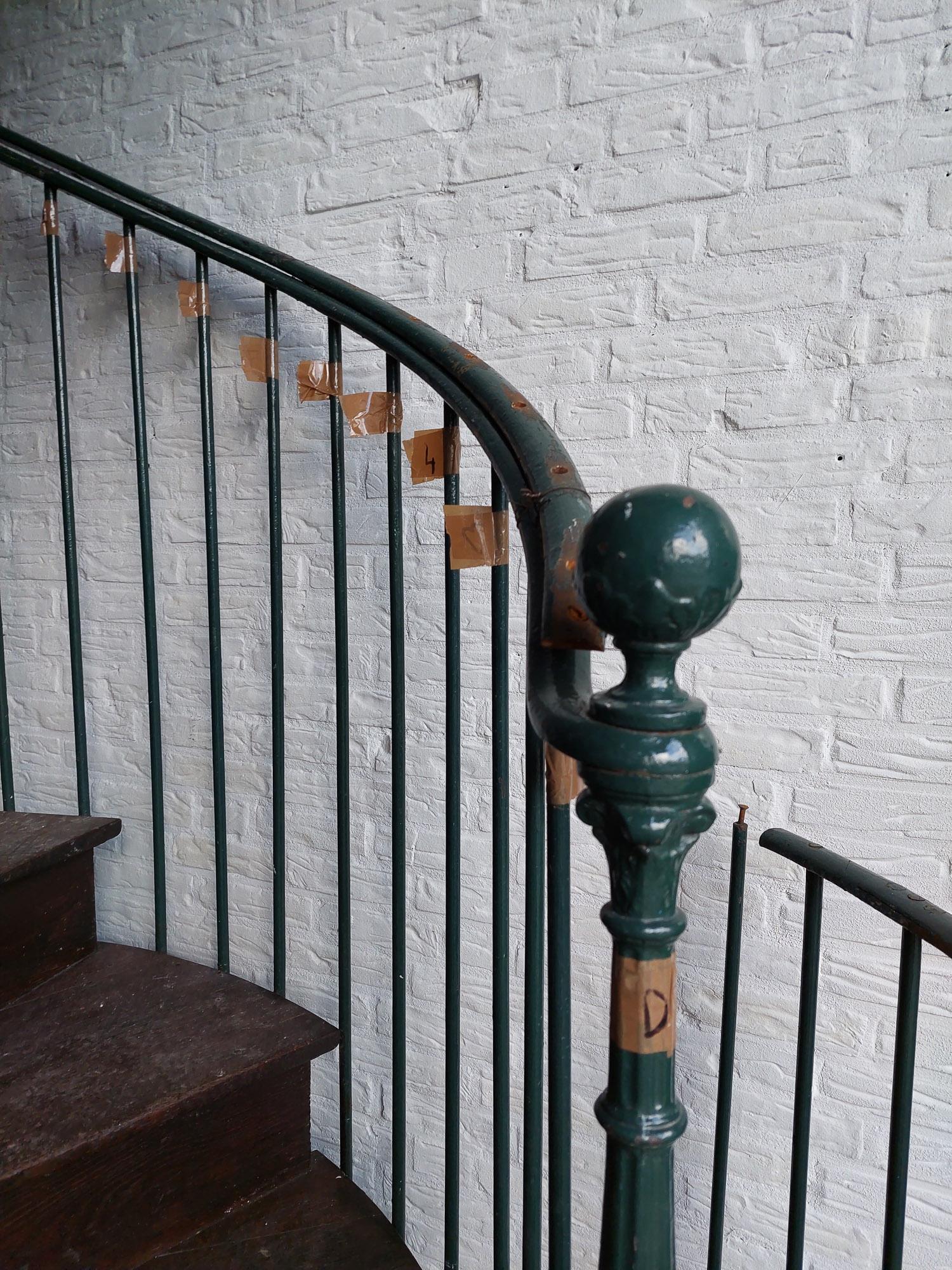 19th Century Monumental Oak Spiral Staircase With Massive Oak Trunk in One Piece ± 450 cm For Sale