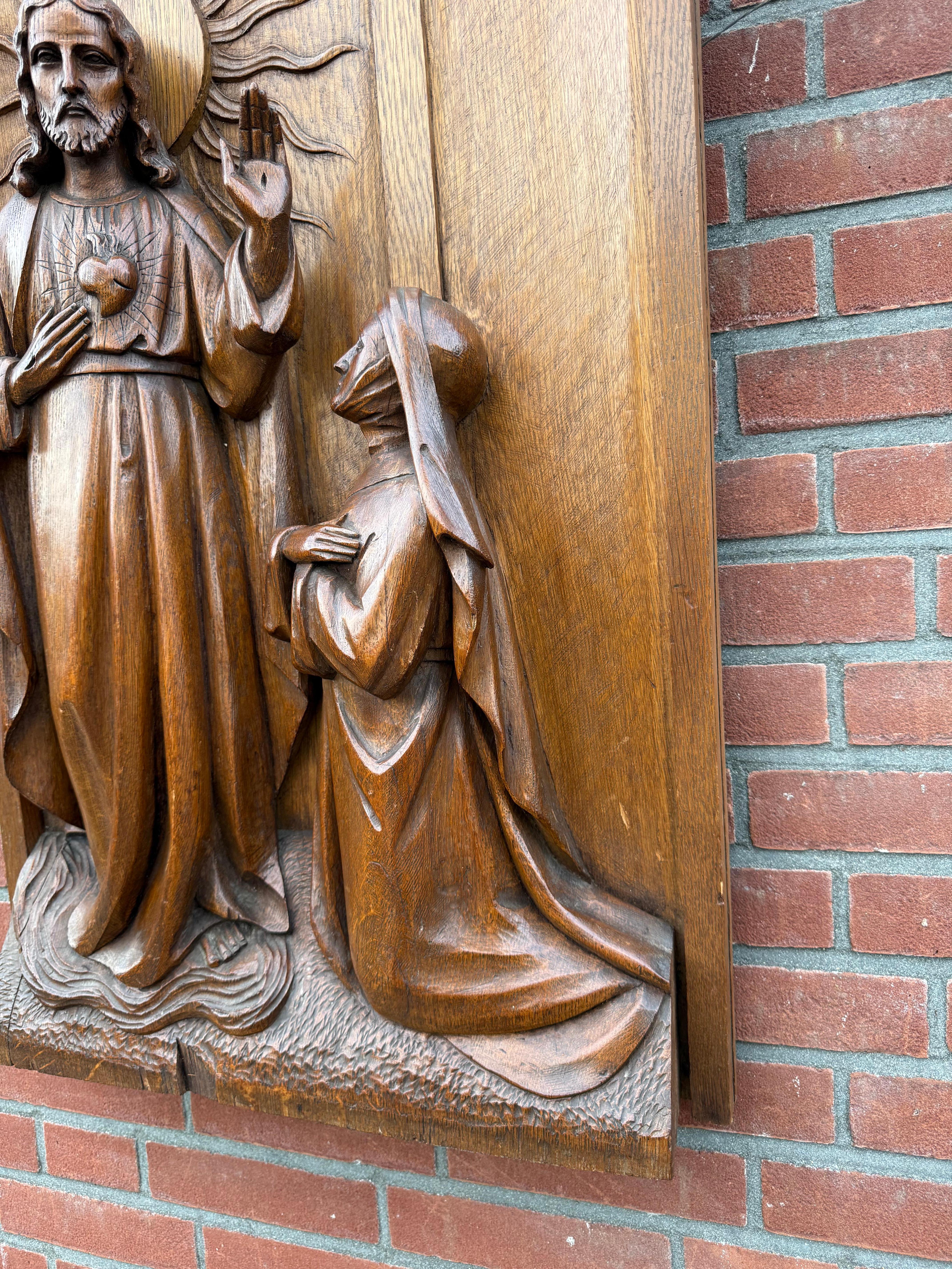 Europeo Rilievo monumentale religioso in legno di quercia, Sacro Cuore di Gesù e Santa Margherita Maria in vendita