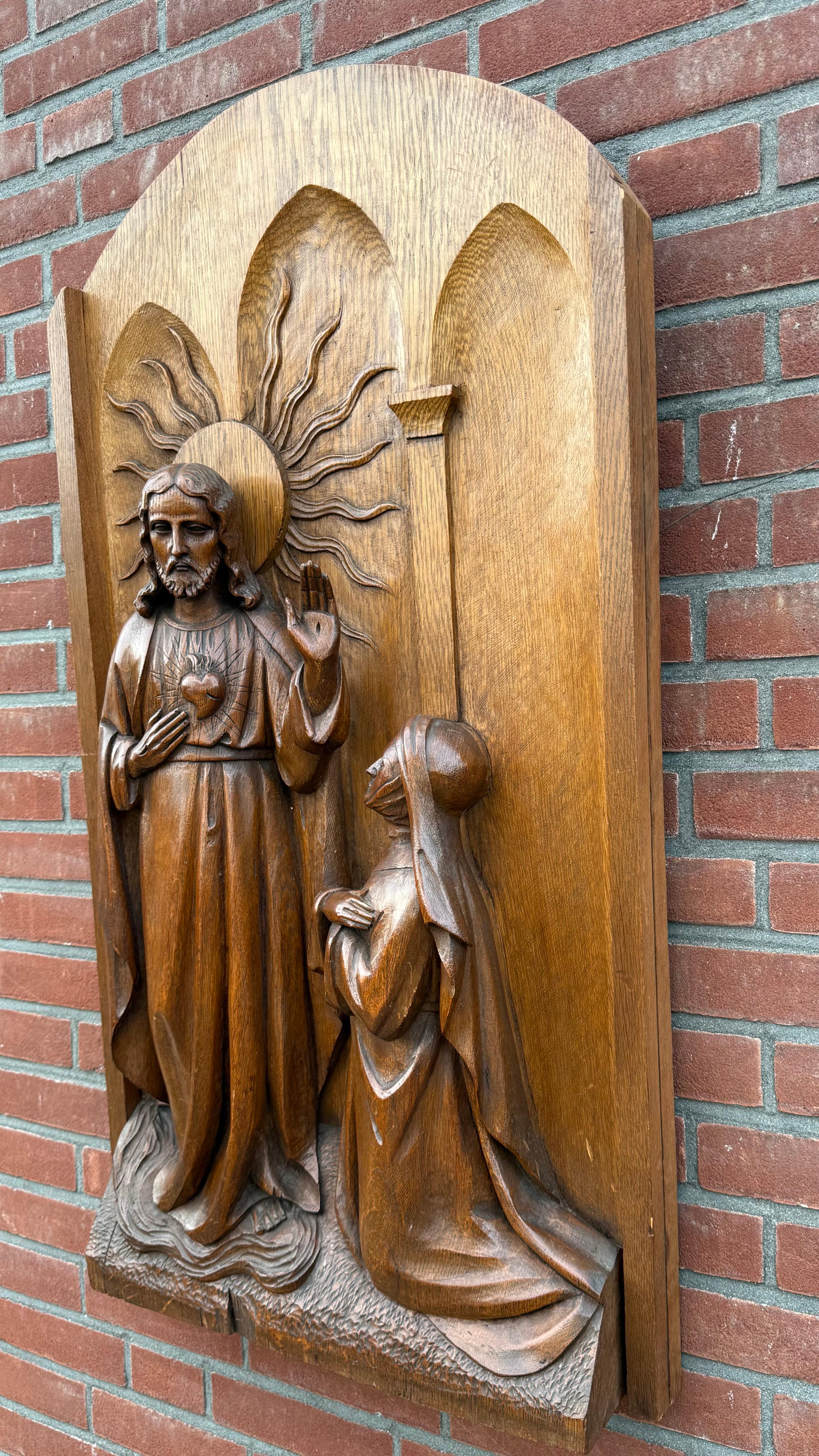 Fatto a mano Rilievo monumentale religioso in legno di quercia, Sacro Cuore di Gesù e Santa Margherita Maria in vendita